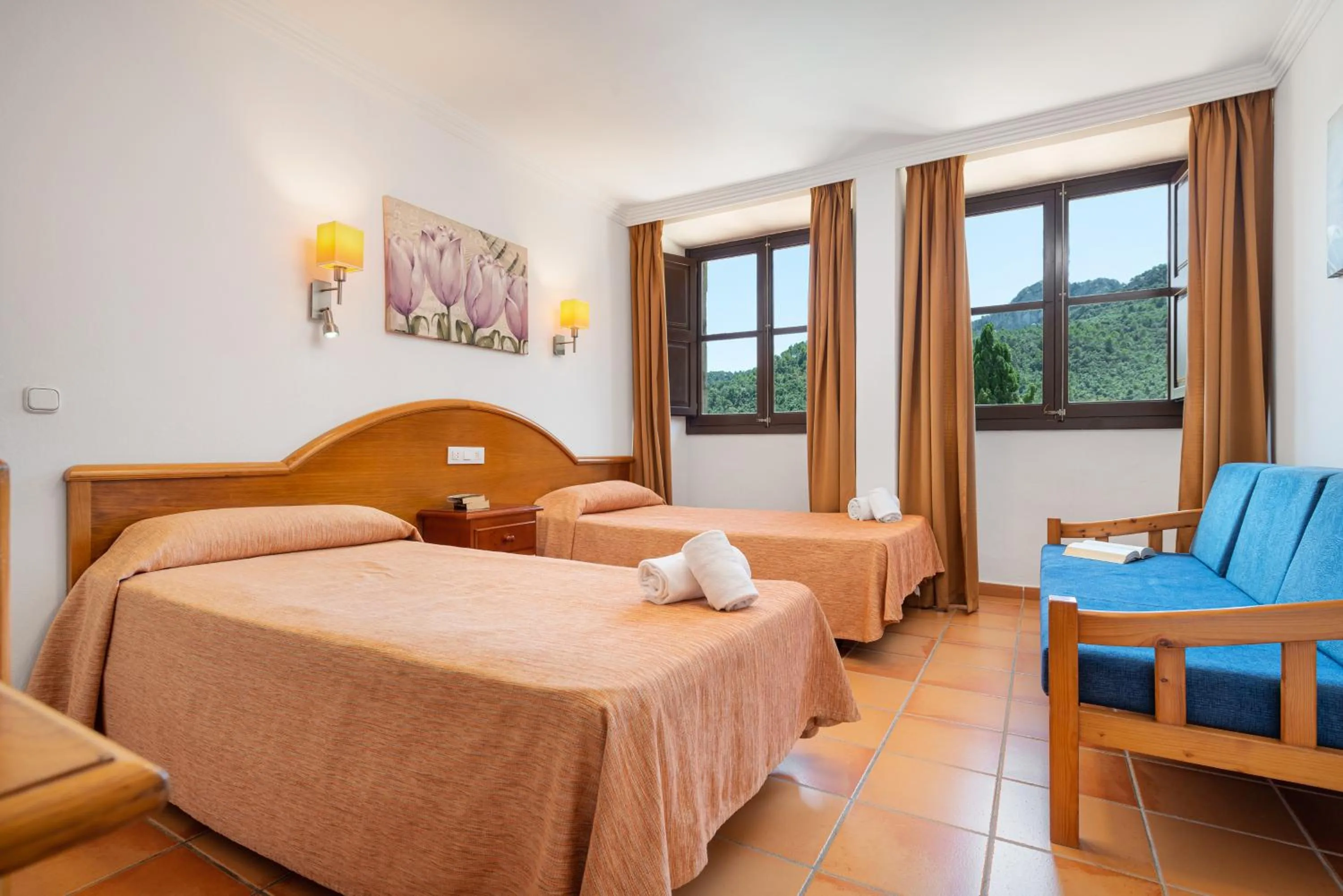 Photo of the whole room, Bed in Santuari de Lluc