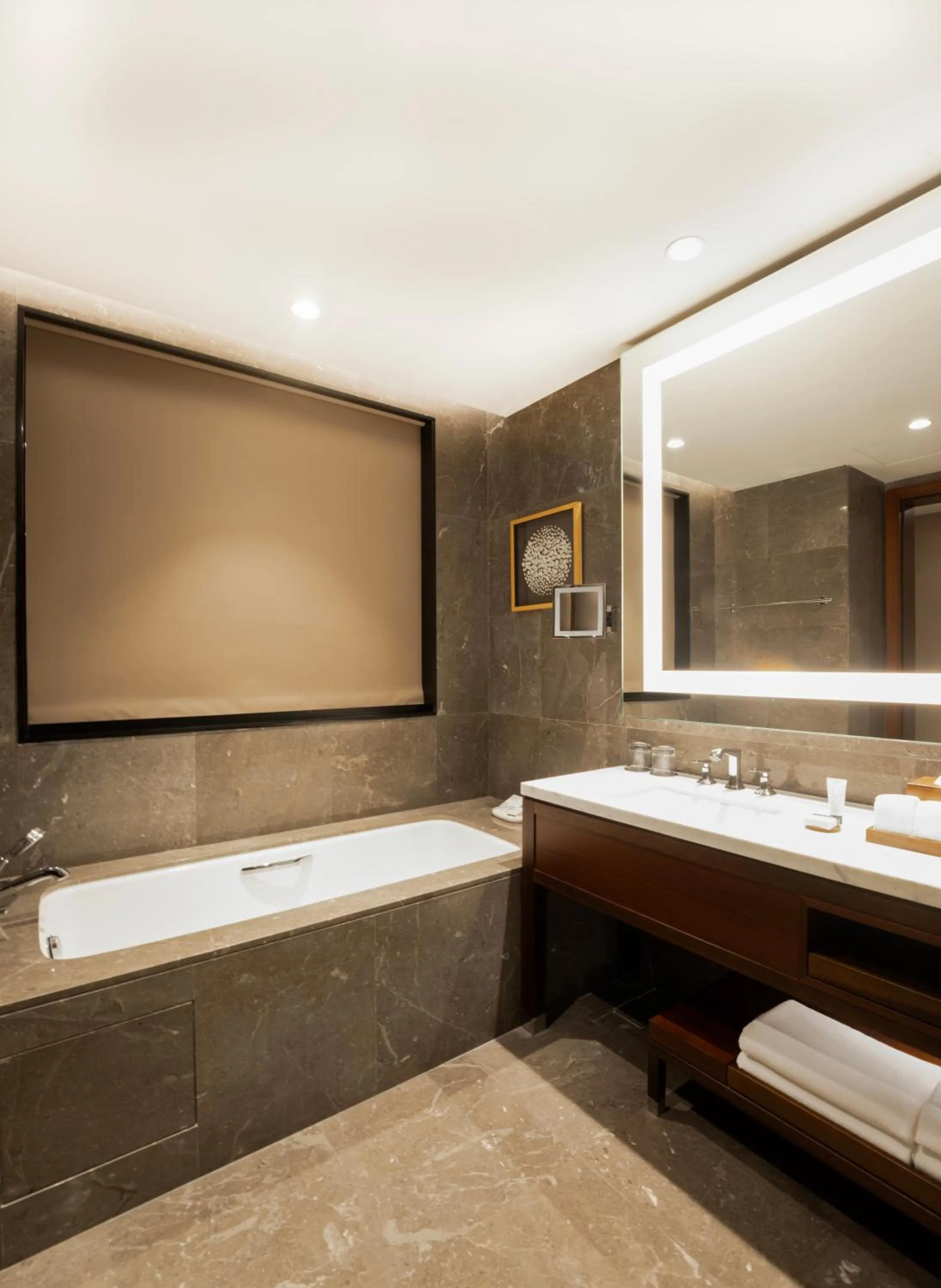 Bed in Grand Hyatt Kochi Bolgatty