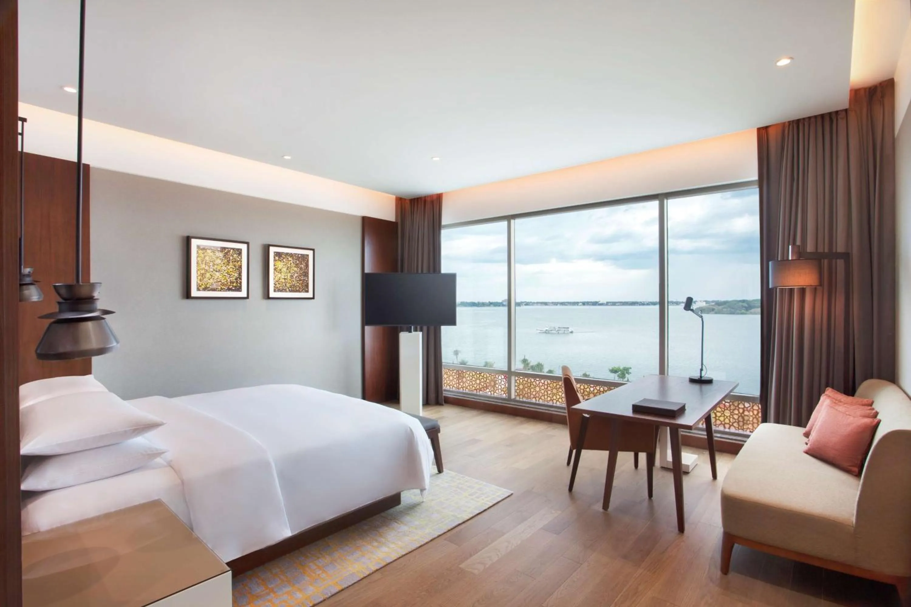 Photo of the whole room, Bed in Grand Hyatt Kochi Bolgatty