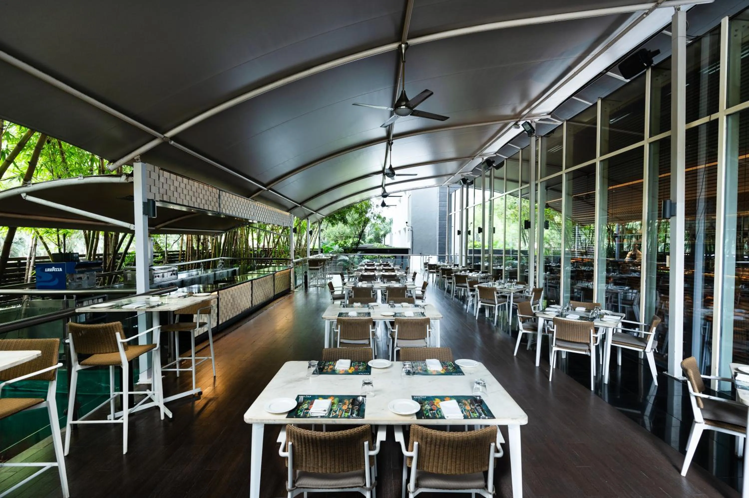 Restaurant/places to eat in Marriott Suites Pune