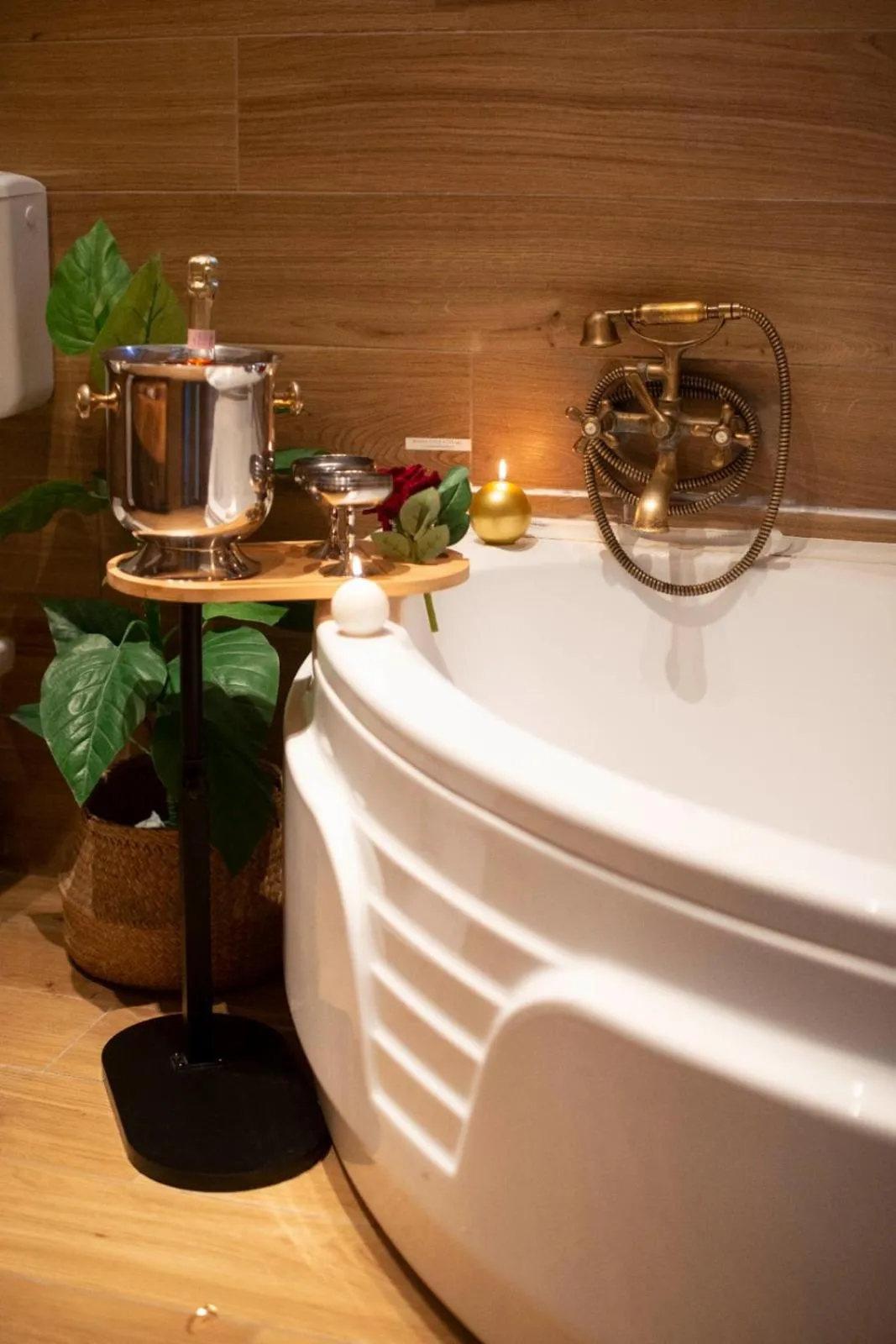 Hot Tub in Suite room