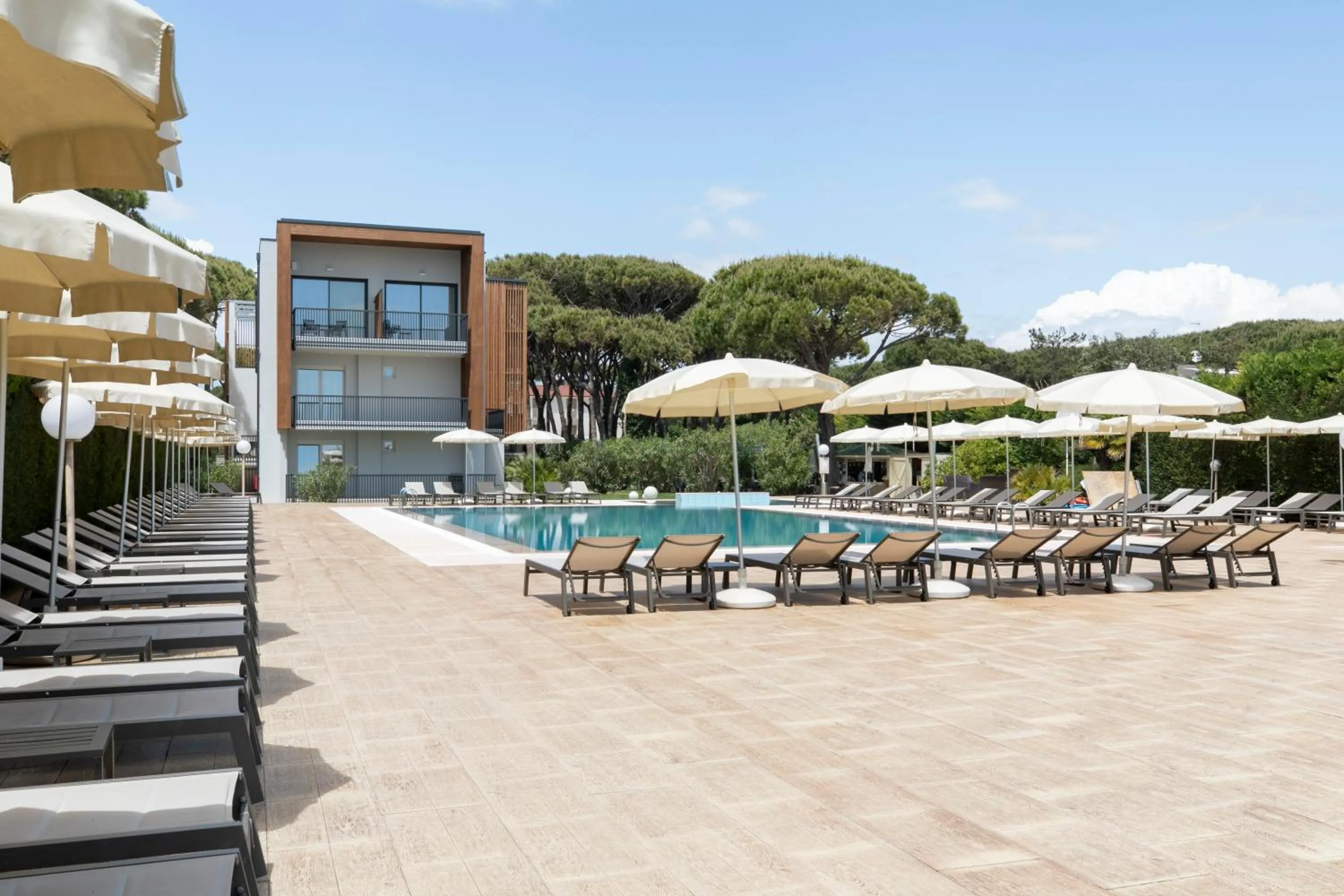 Swimming pool in Hotel Gallia & Resort