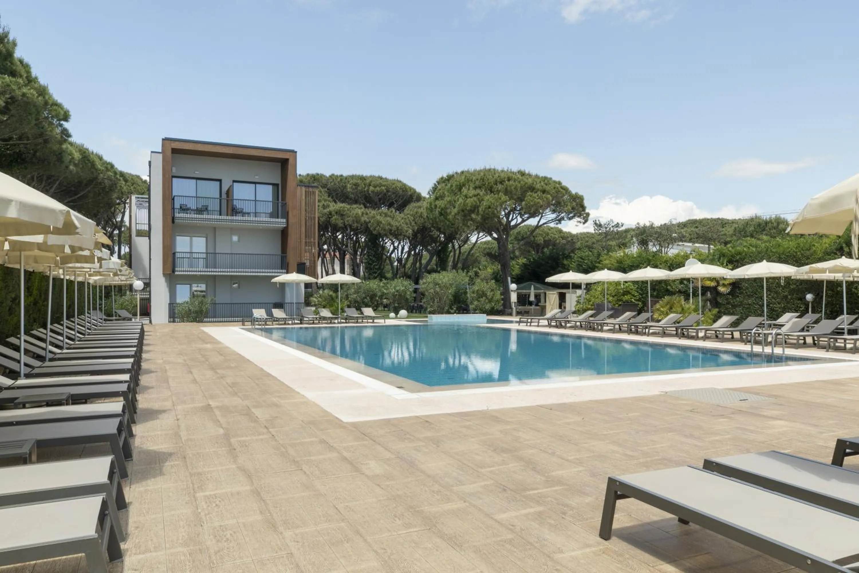 Swimming pool in Hotel Gallia & Resort