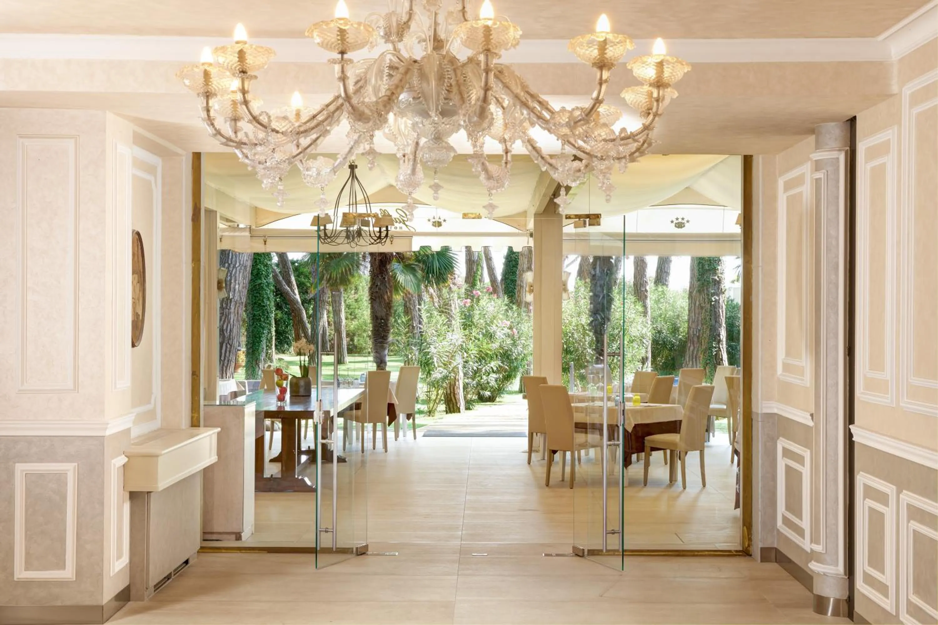 Restaurant/places to eat in Hotel Gallia & Resort