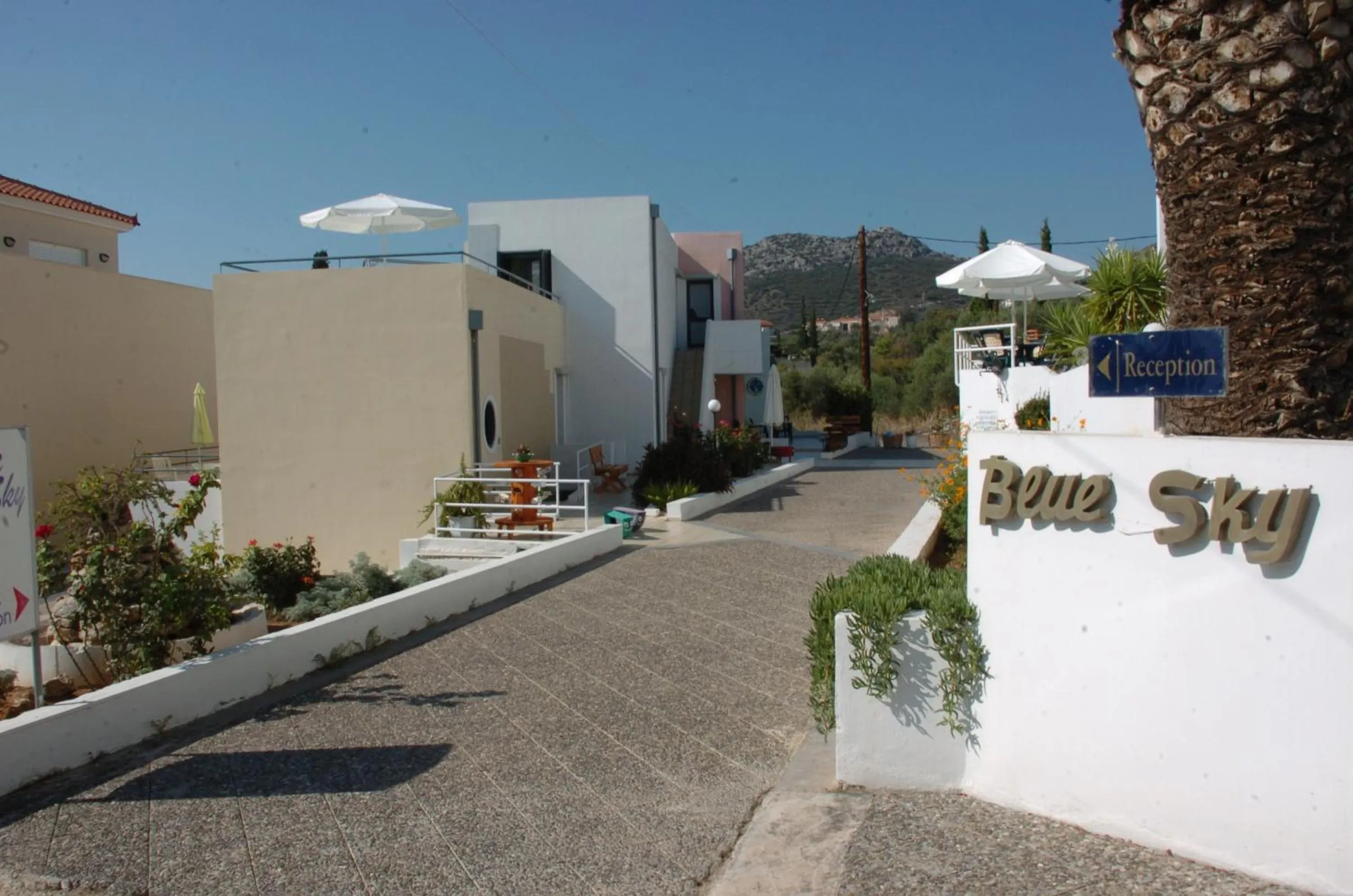 Facade/entrance in Blue Sky Hotel Apartments