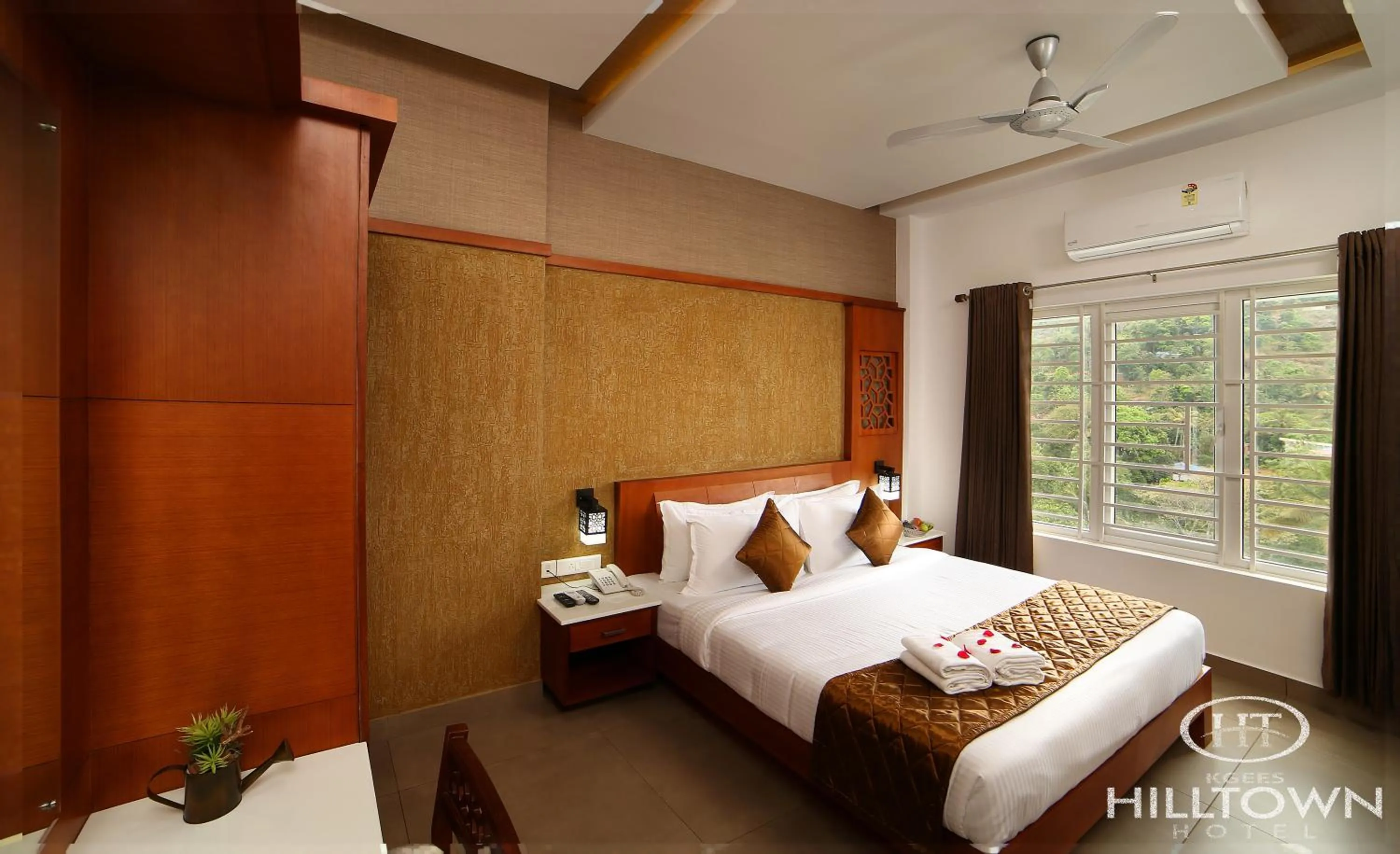 Bed in Kgees - Hill Town Hotel