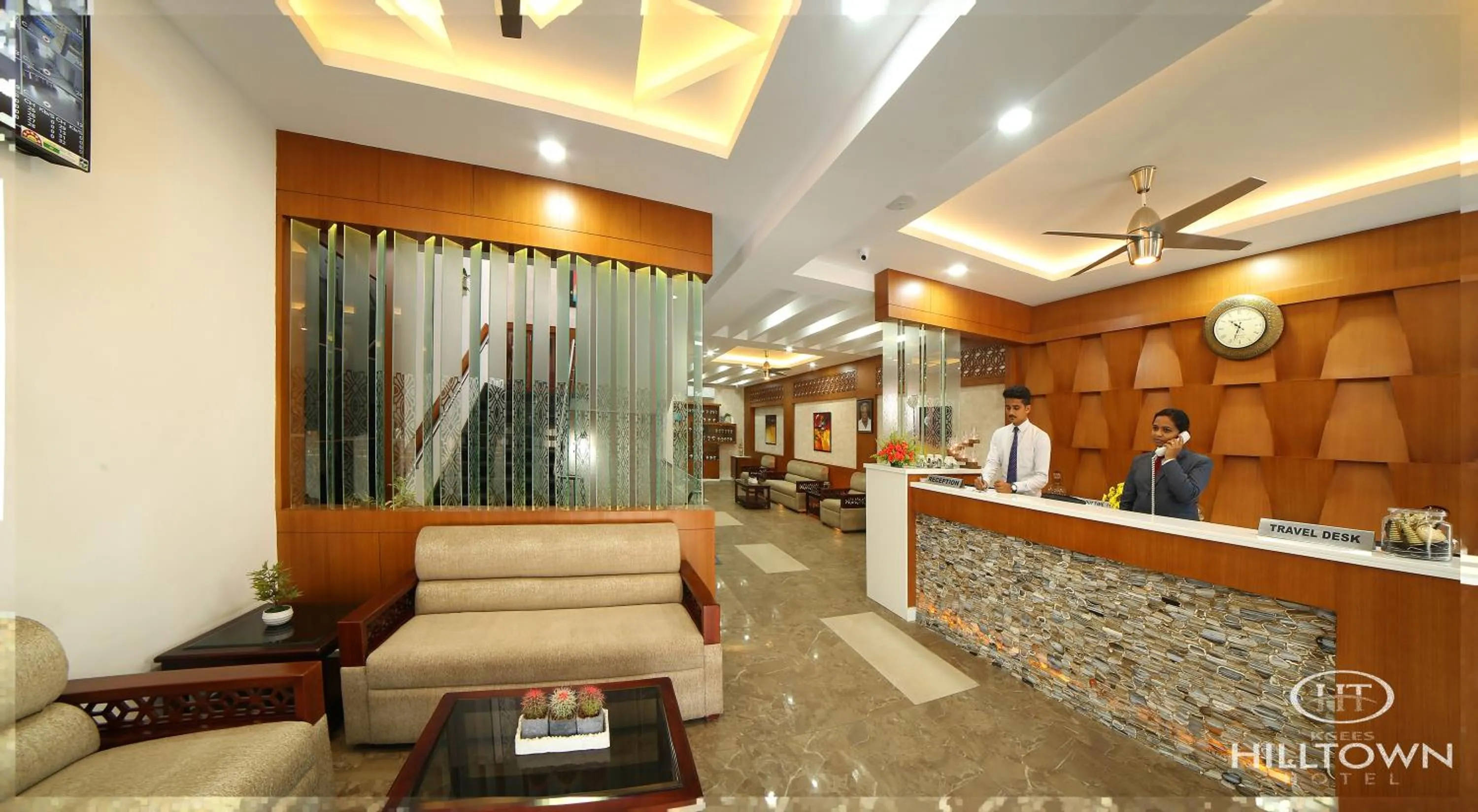 Communal lounge/ TV room in Kgees - Hill Town Hotel