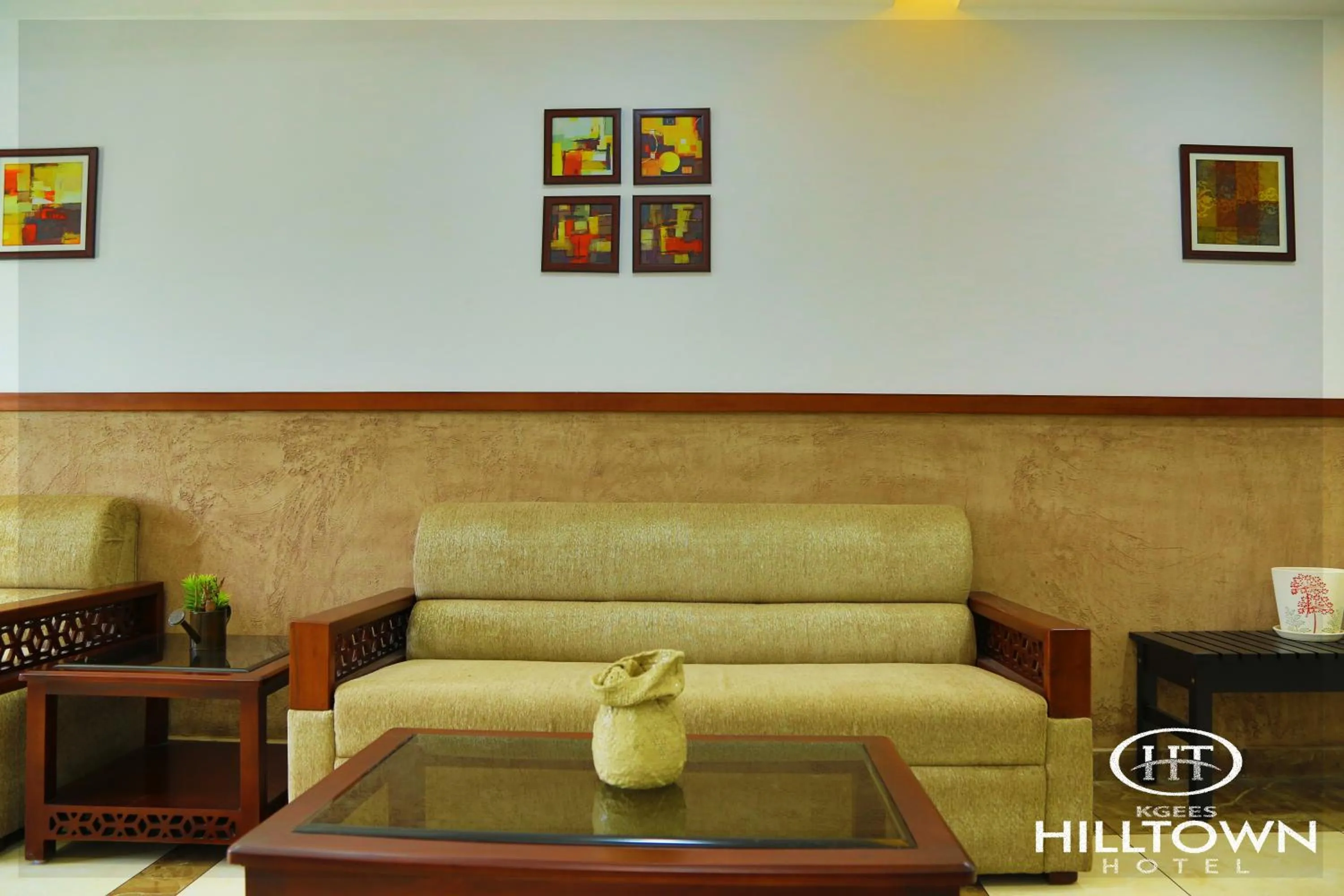 Seating area in Kgees - Hill Town Hotel