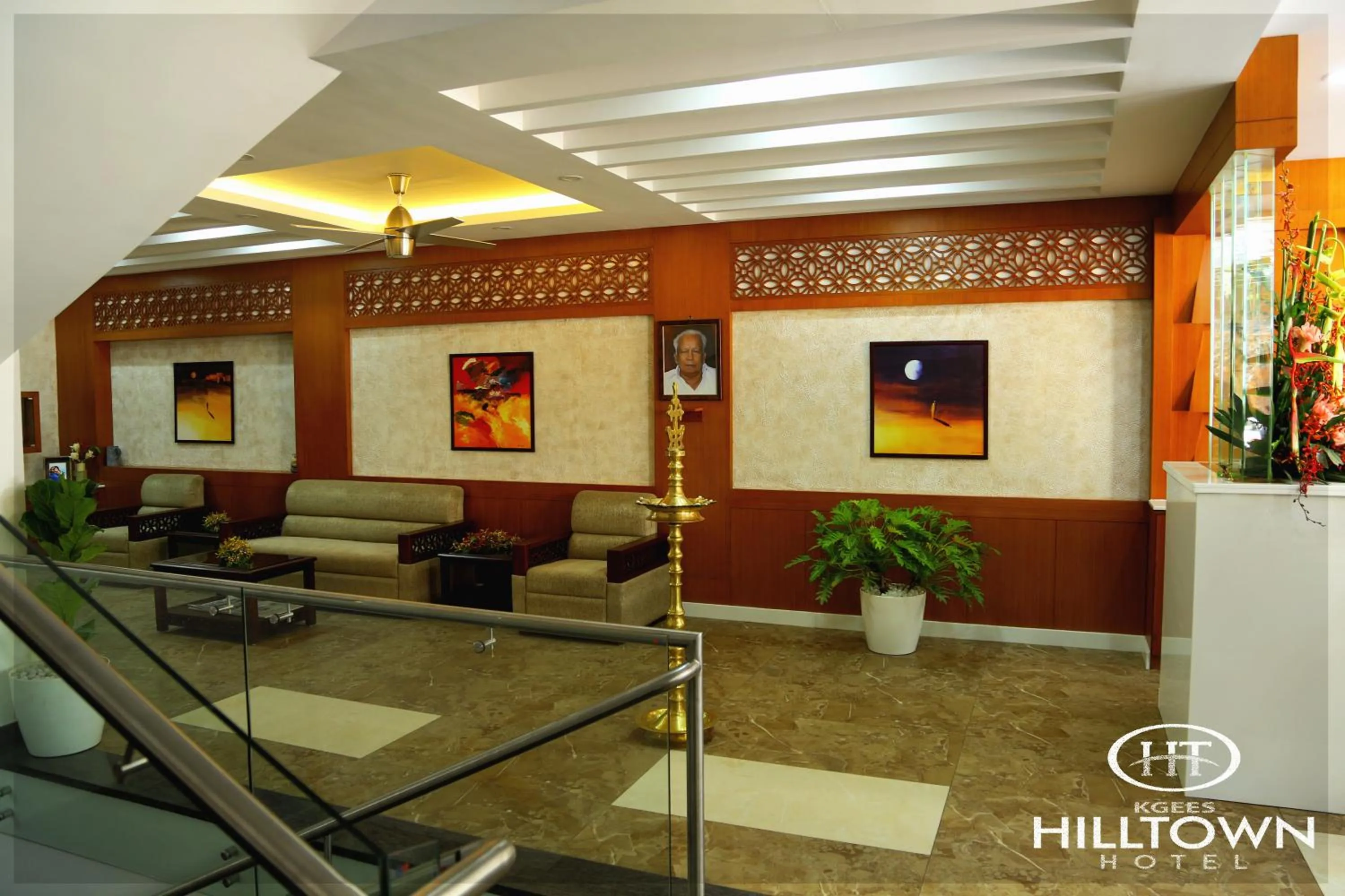 Communal lounge/ TV room in Kgees - Hill Town Hotel