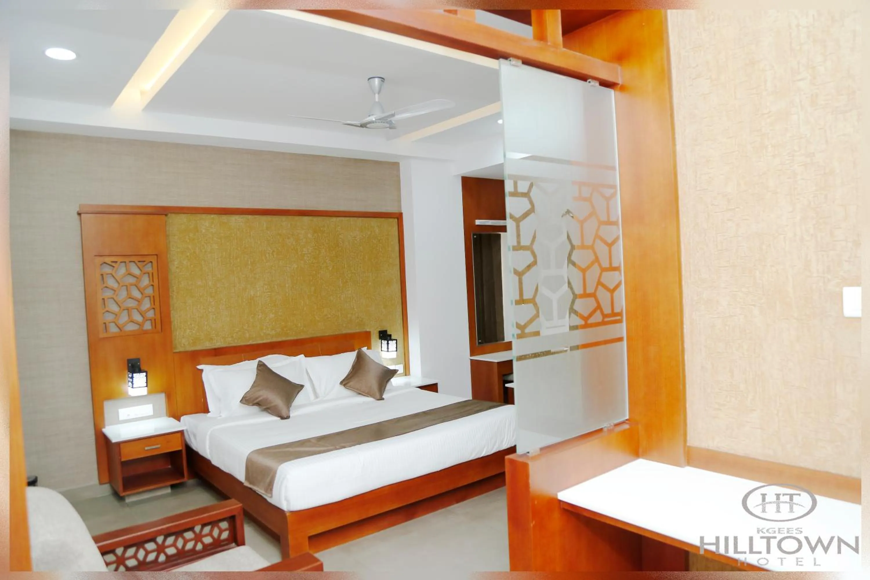 Bed in Kgees - Hill Town Hotel