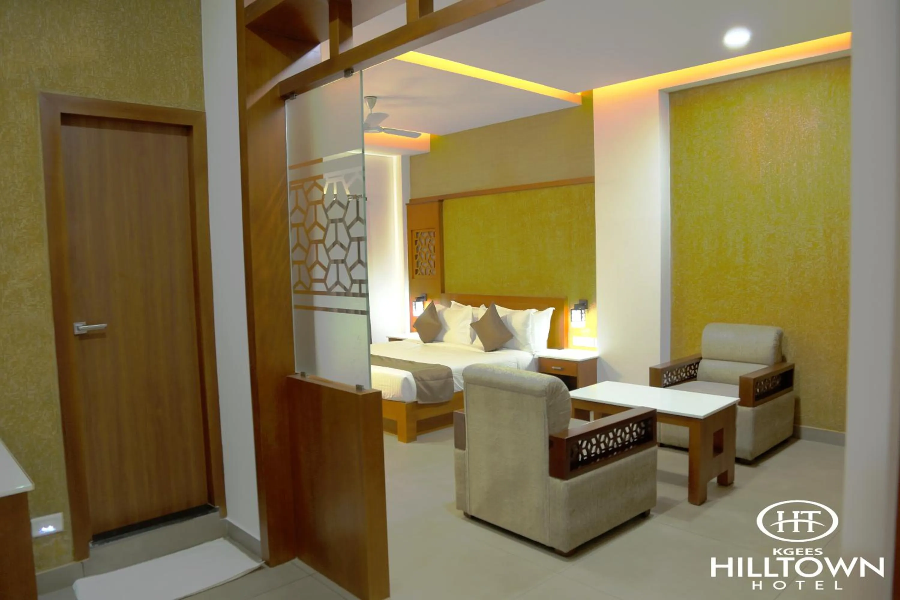 Bed in Kgees - Hill Town Hotel