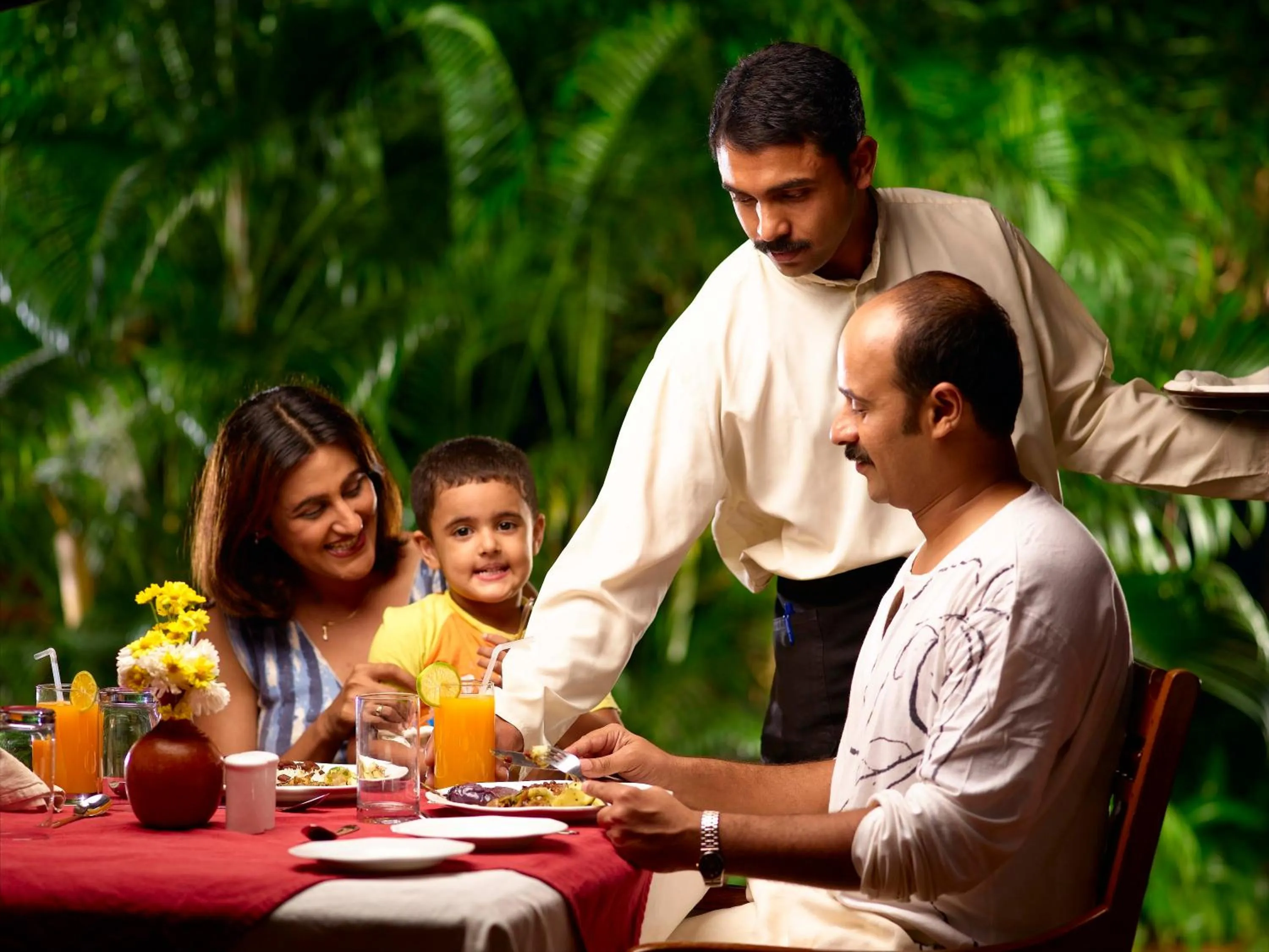 Restaurant/places to eat in Poovar Island Resort
