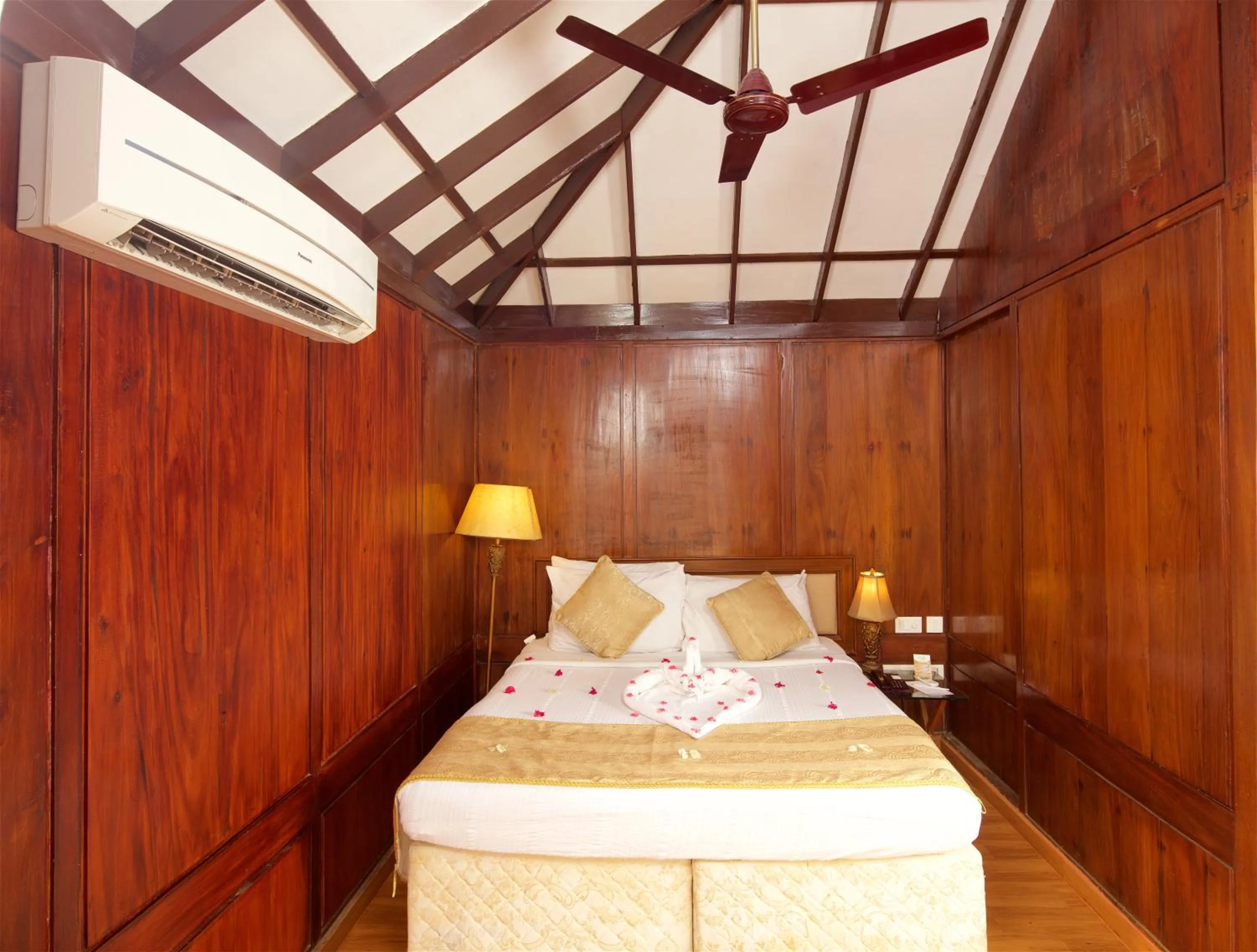 Bedroom, Bed in Poovar Island Resort