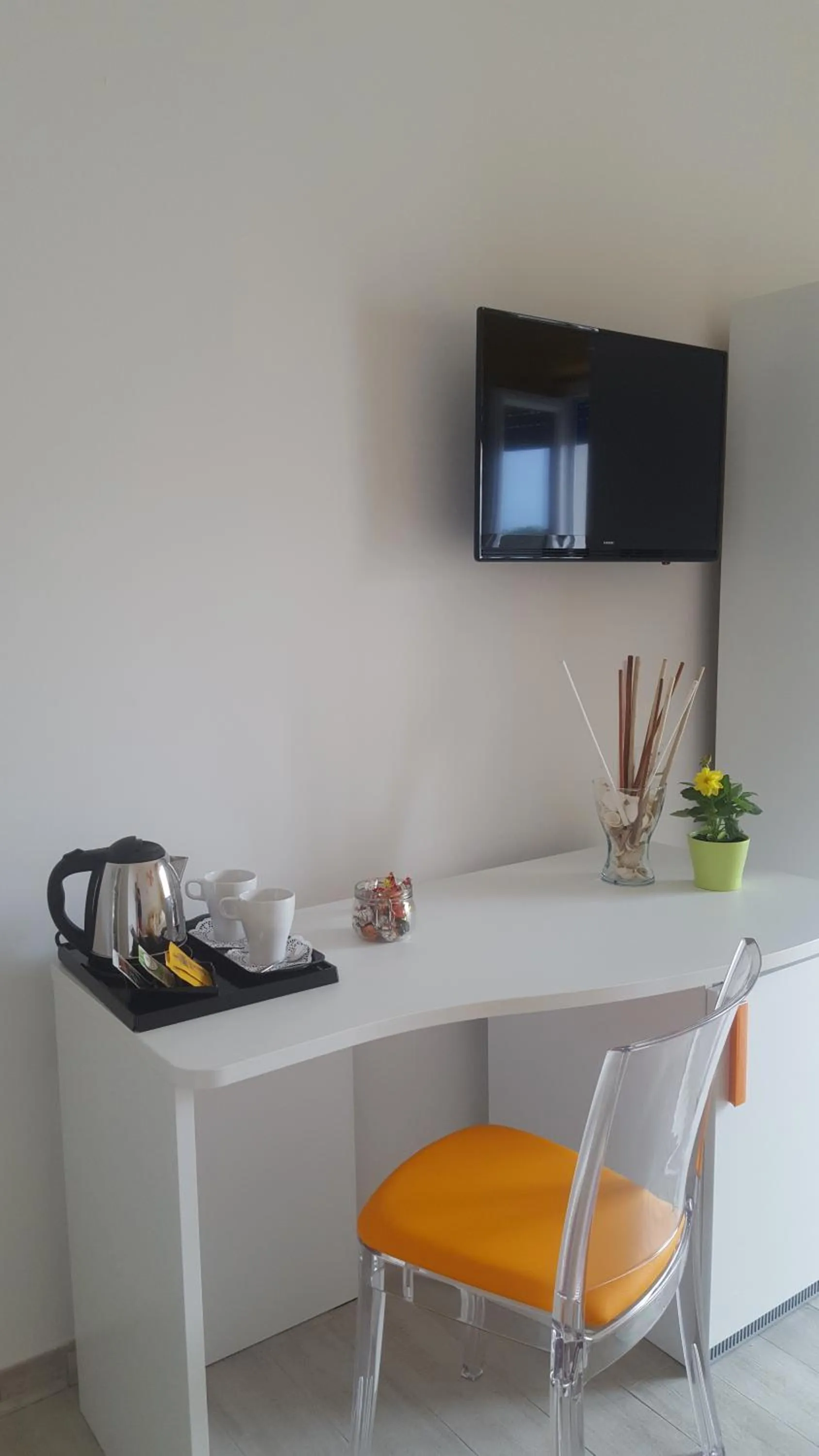 Coffee/tea facilities in RESIDENZA BURMARIA Free Parking