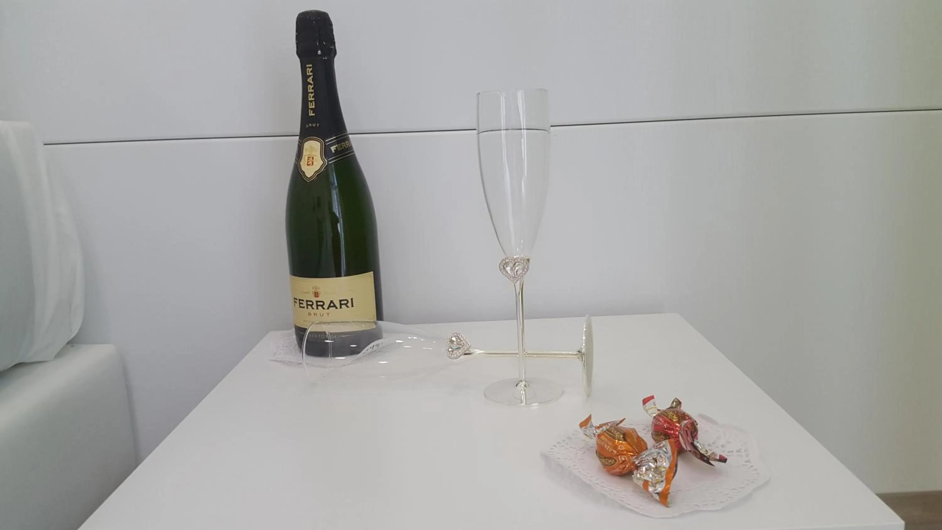 Food and drinks in RESIDENZA BURMARIA Free Parking