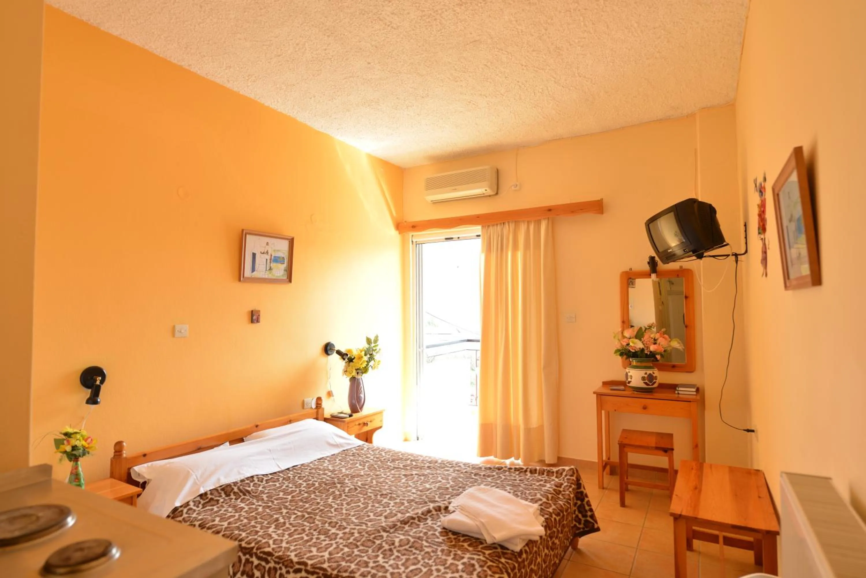 Photo of the whole room, Bed in Hotel Galaxias