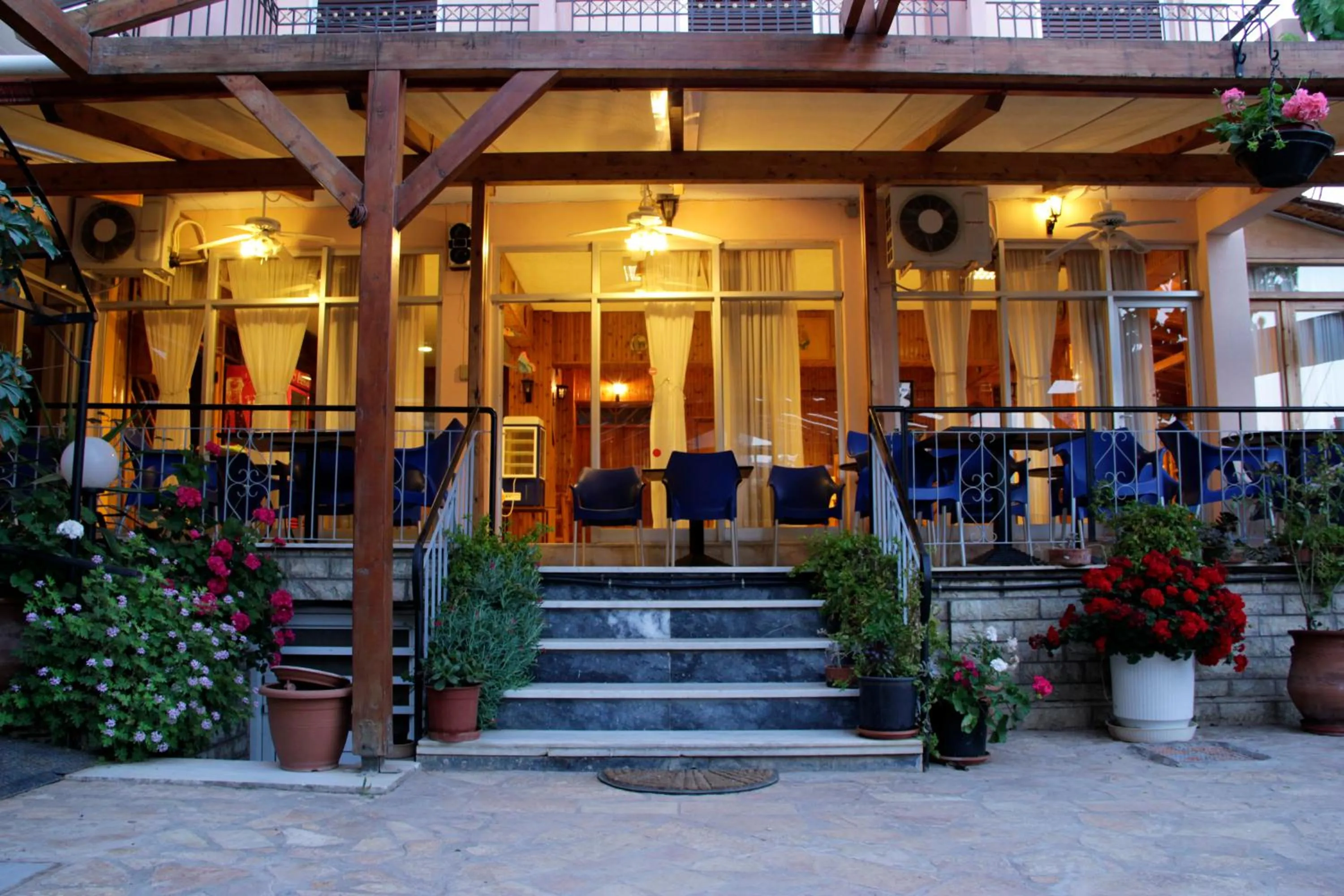 Restaurant/places to eat in Hotel Galaxias