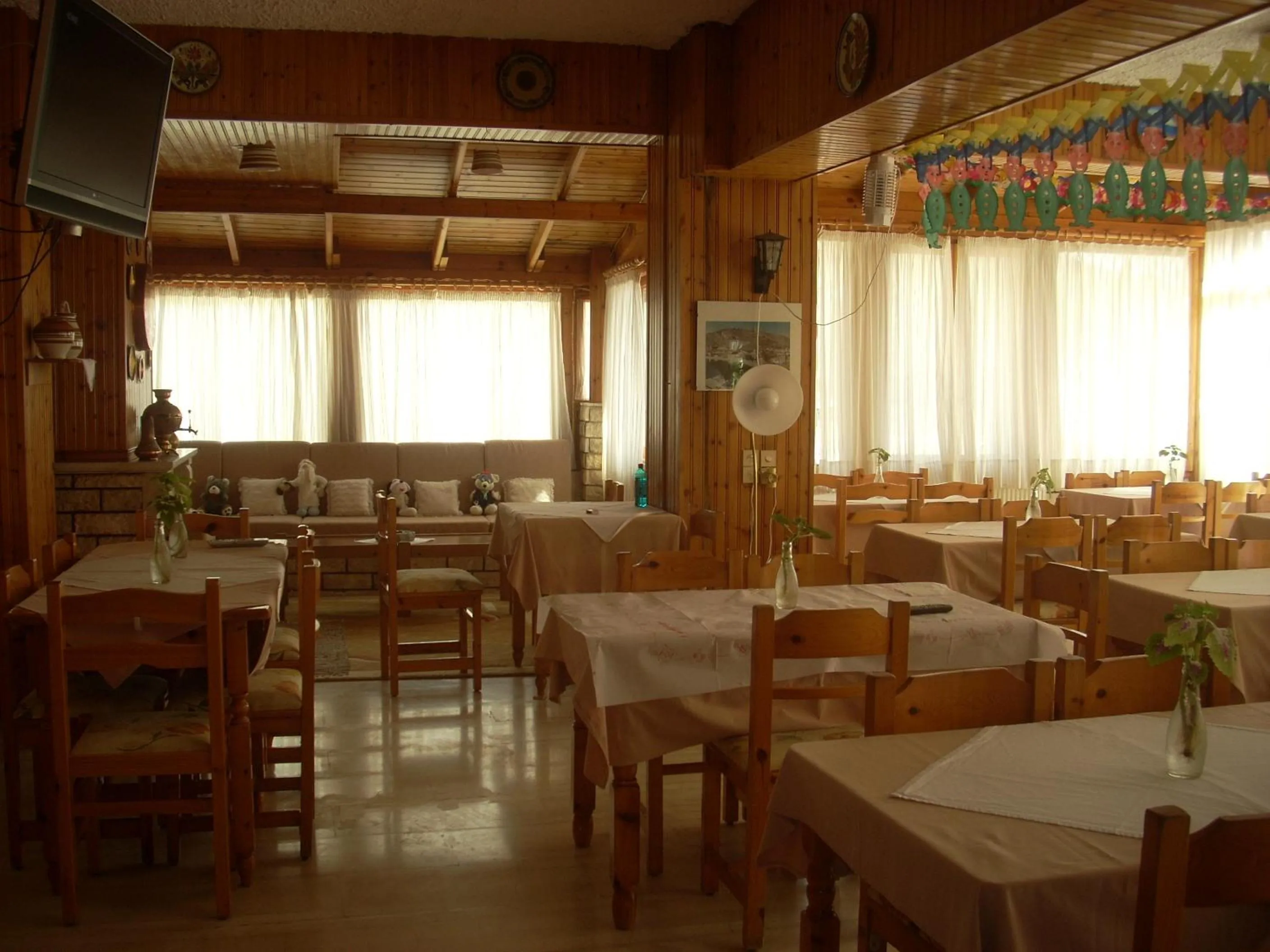 Communal lounge/ TV room in Hotel Galaxias