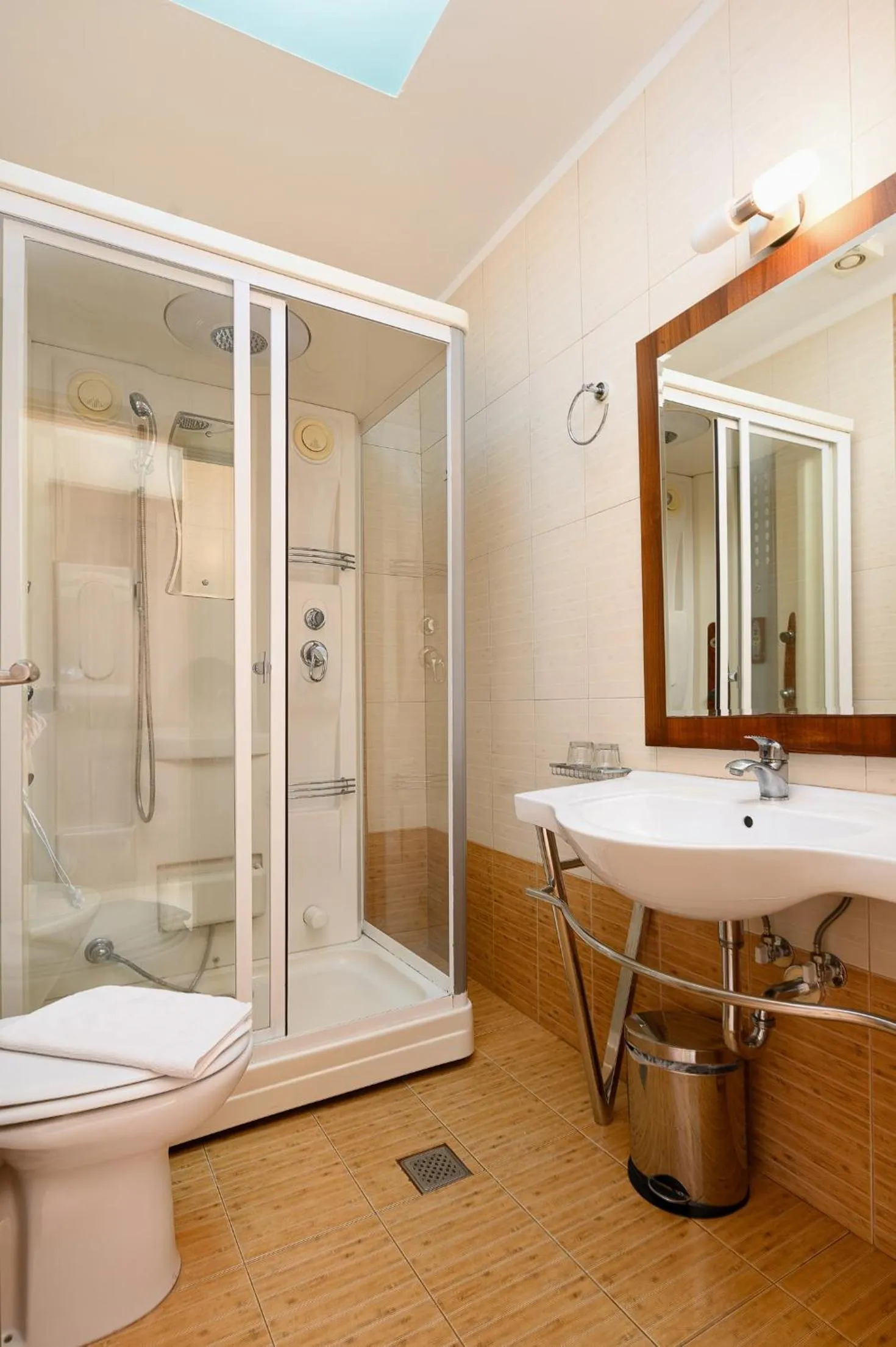 Toilet in Alianthos Beach Hotel