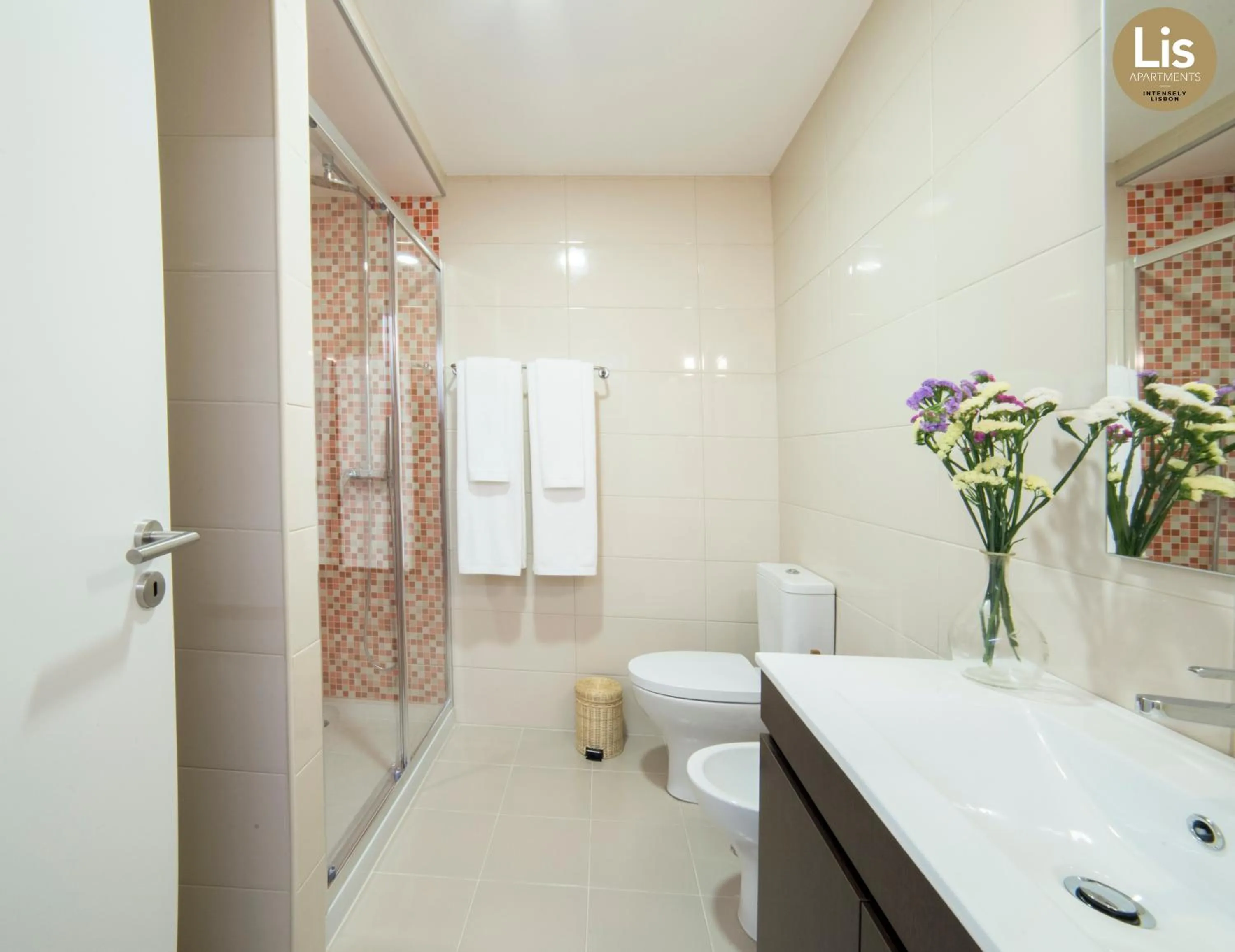 Shower in Lis Apartments