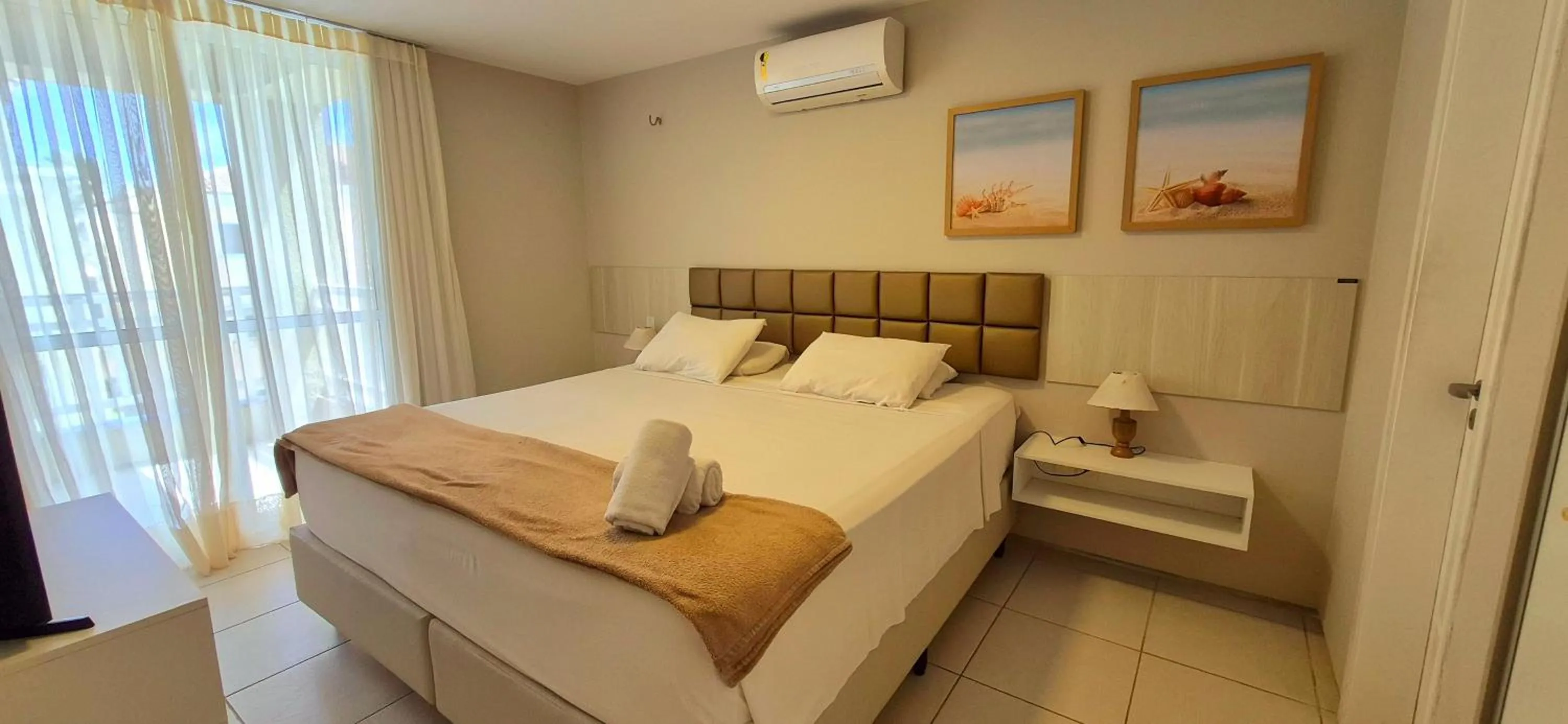 Bedroom, Bed in Atlantic Palace Family inn