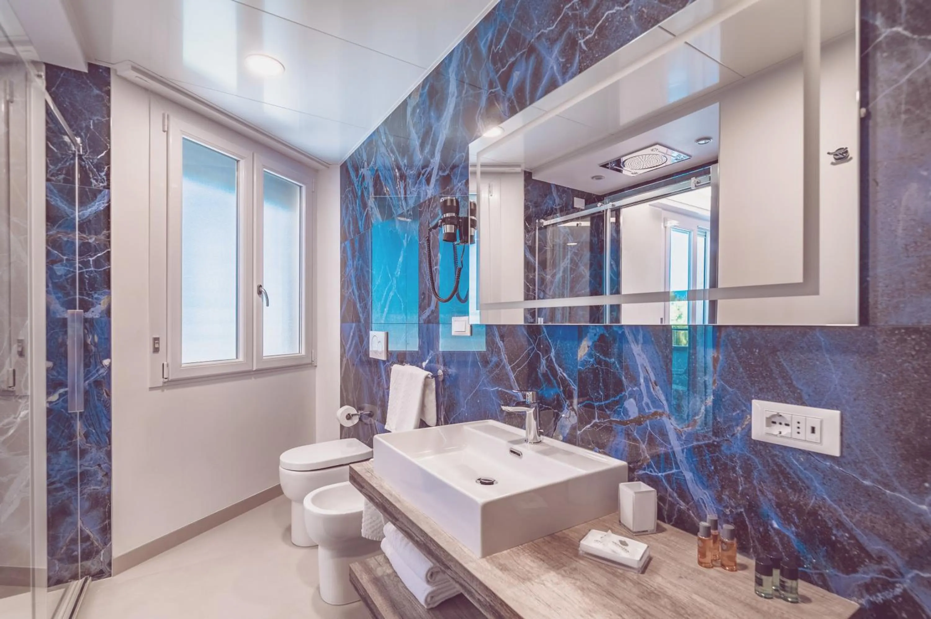 Bathroom in Hotel Cesare Augustus