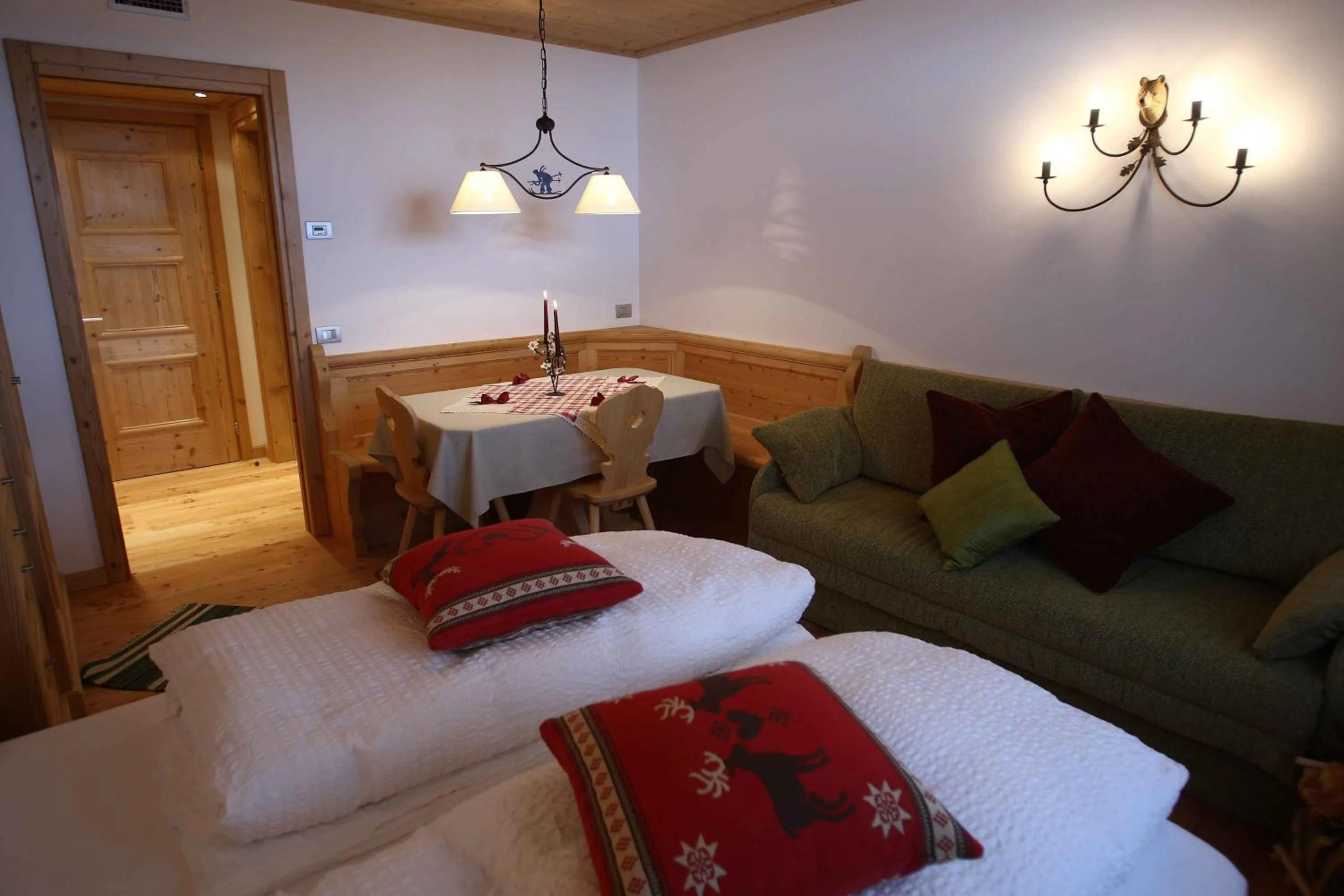 Decorative detail, Bed in Apartments Sol E Nef