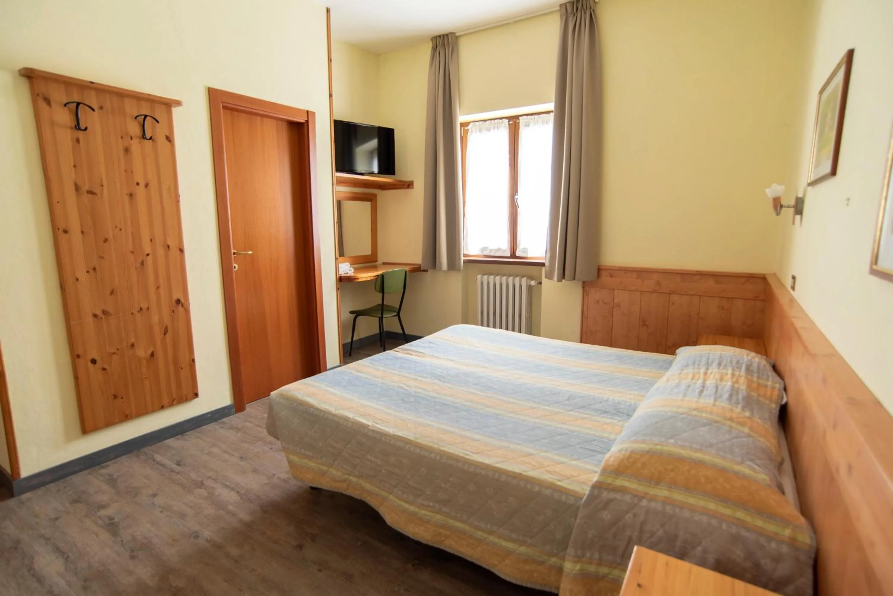 Bed in Albergo Bucaneve