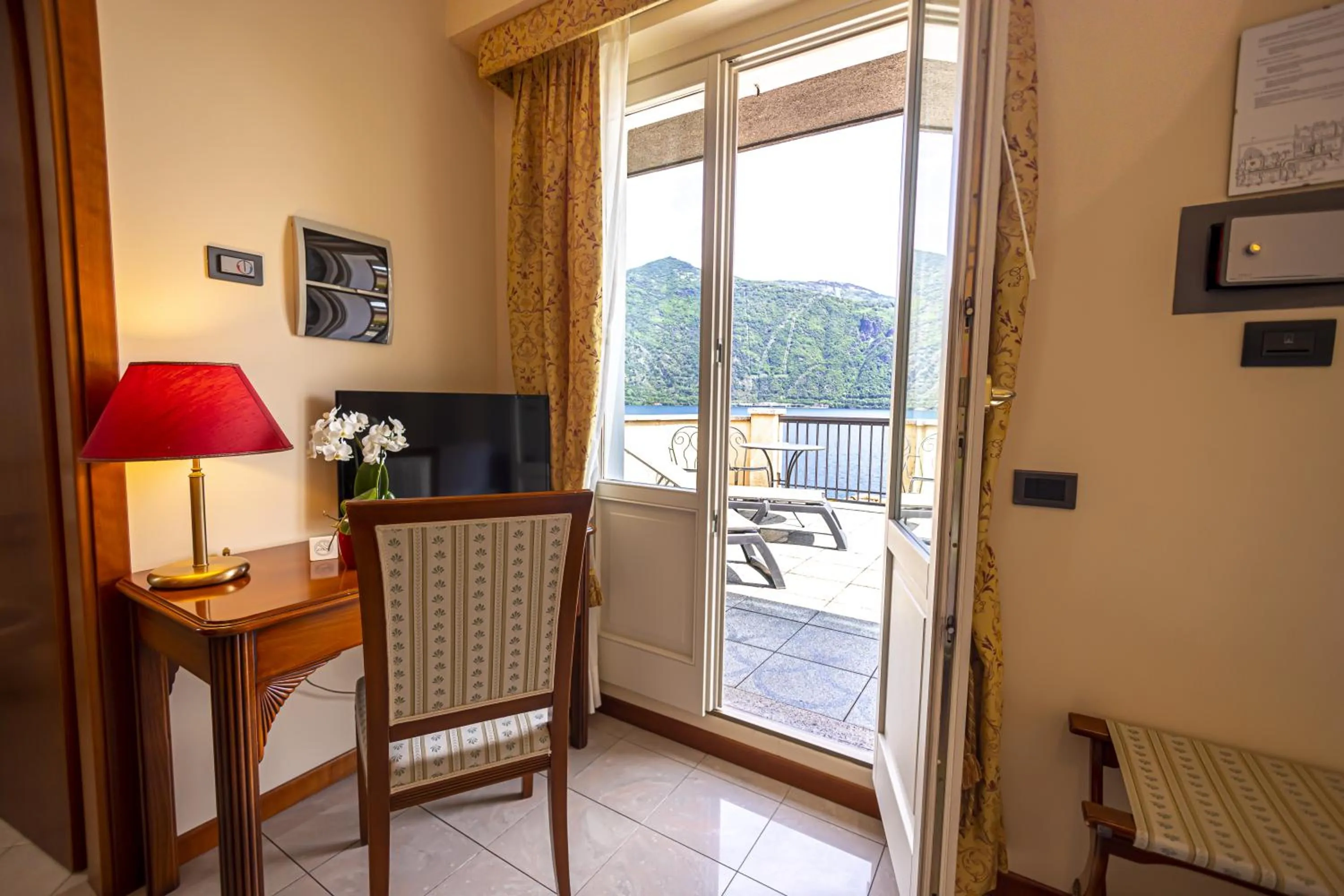 TV and multimedia in LVG Hotel Collection - Il Portico