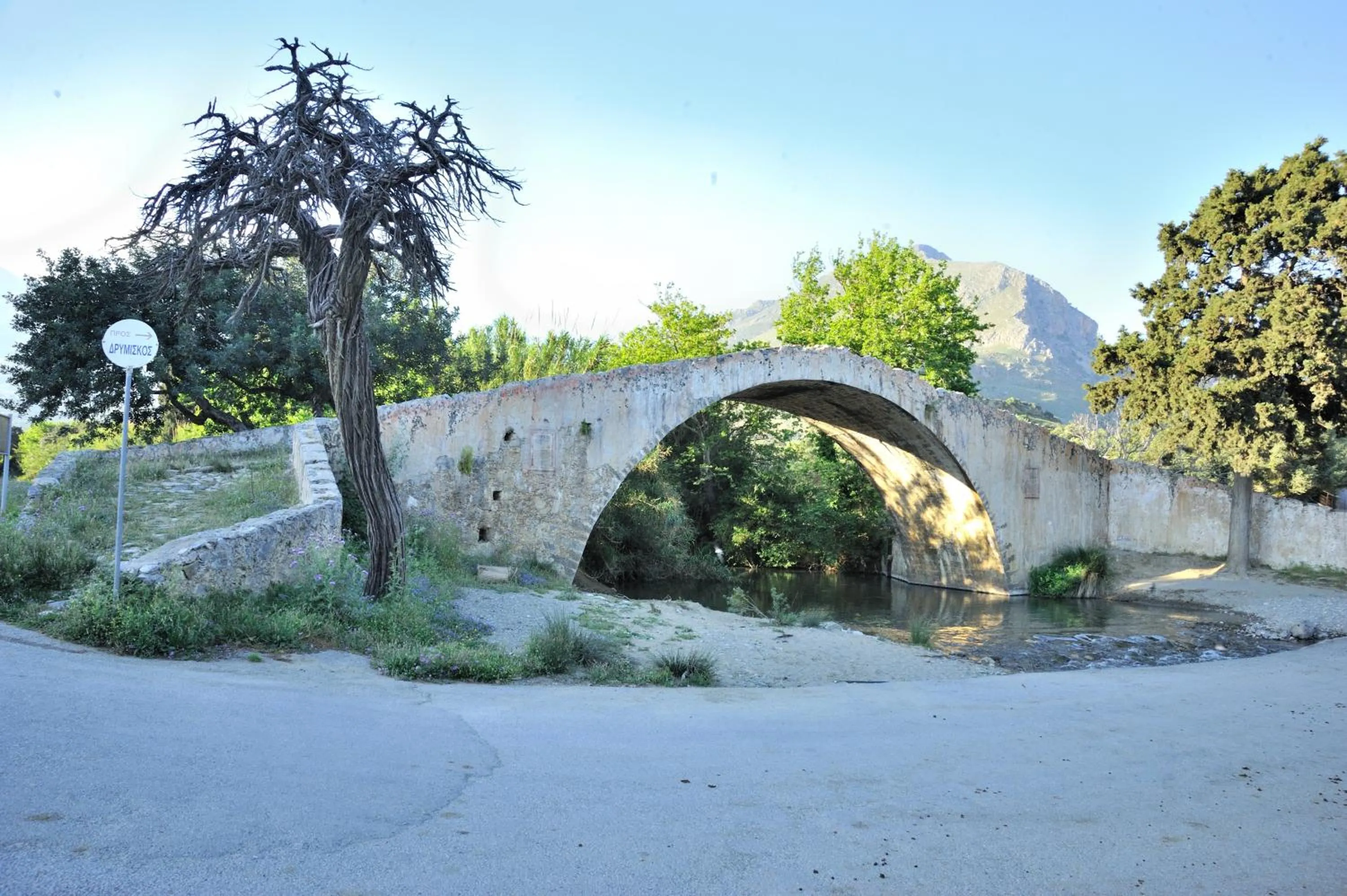 Area and facilities in Anthos Apartments