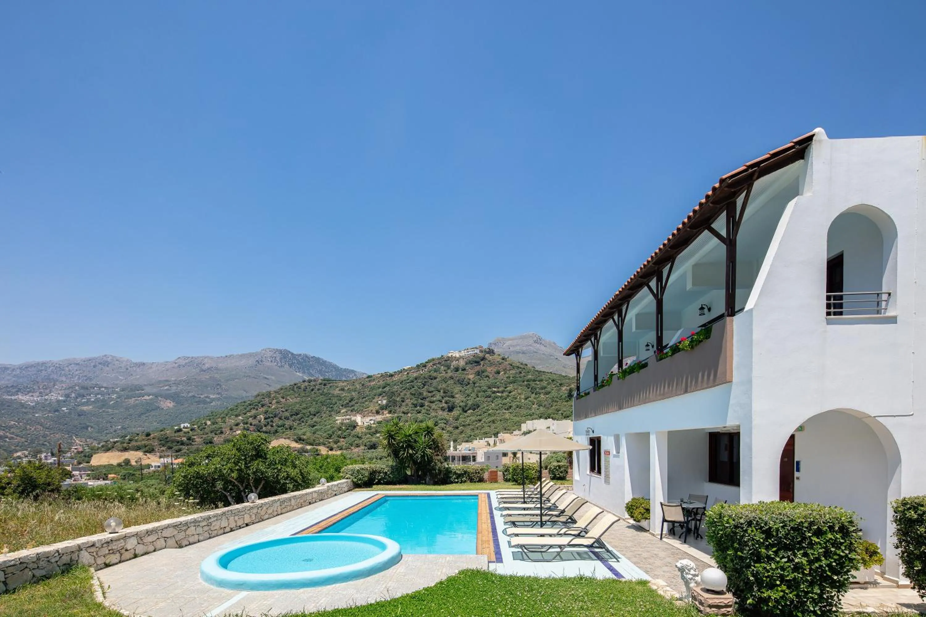 Swimming pool in Anthos Apartments