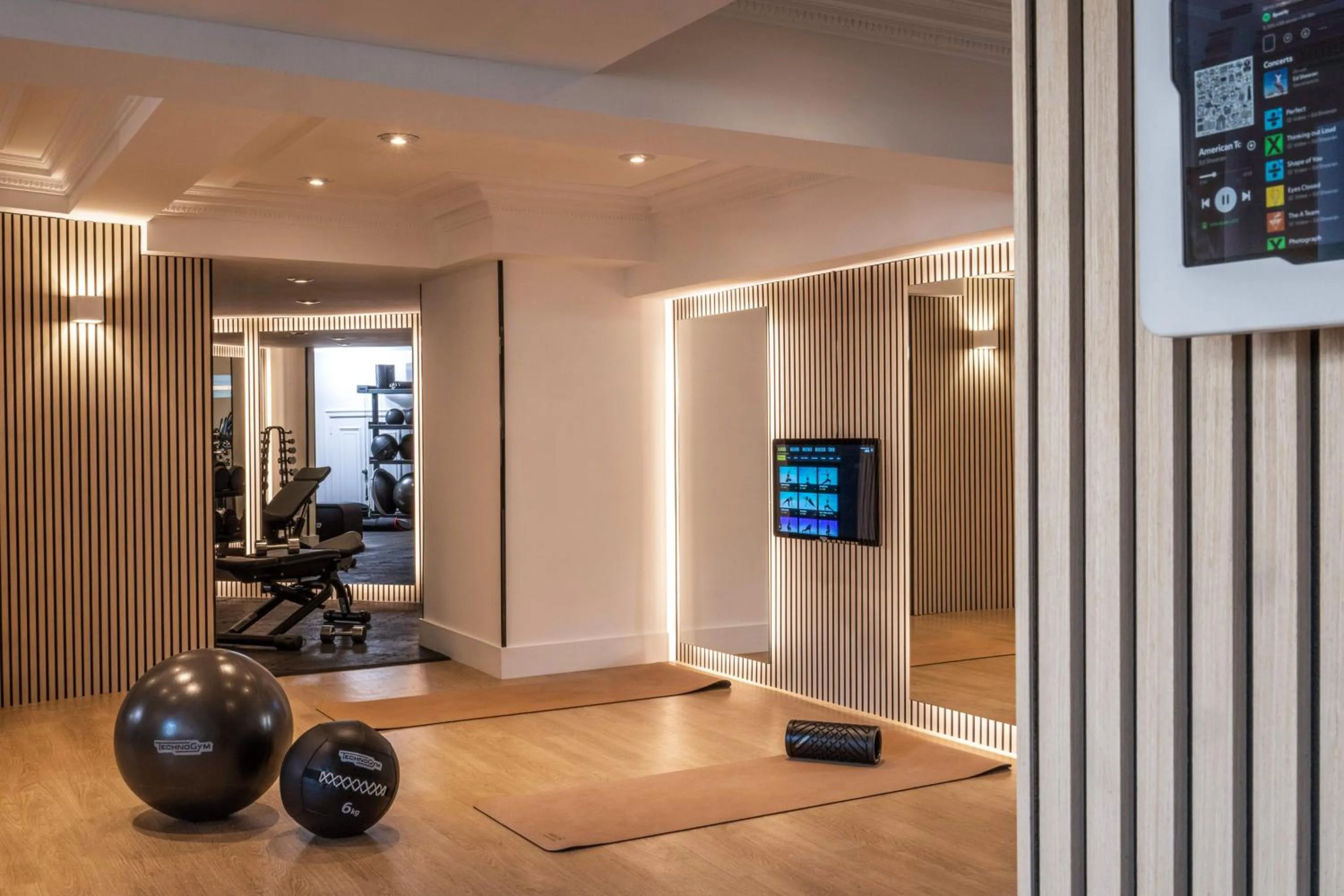 Fitness centre/facilities in Melia White House Hotel