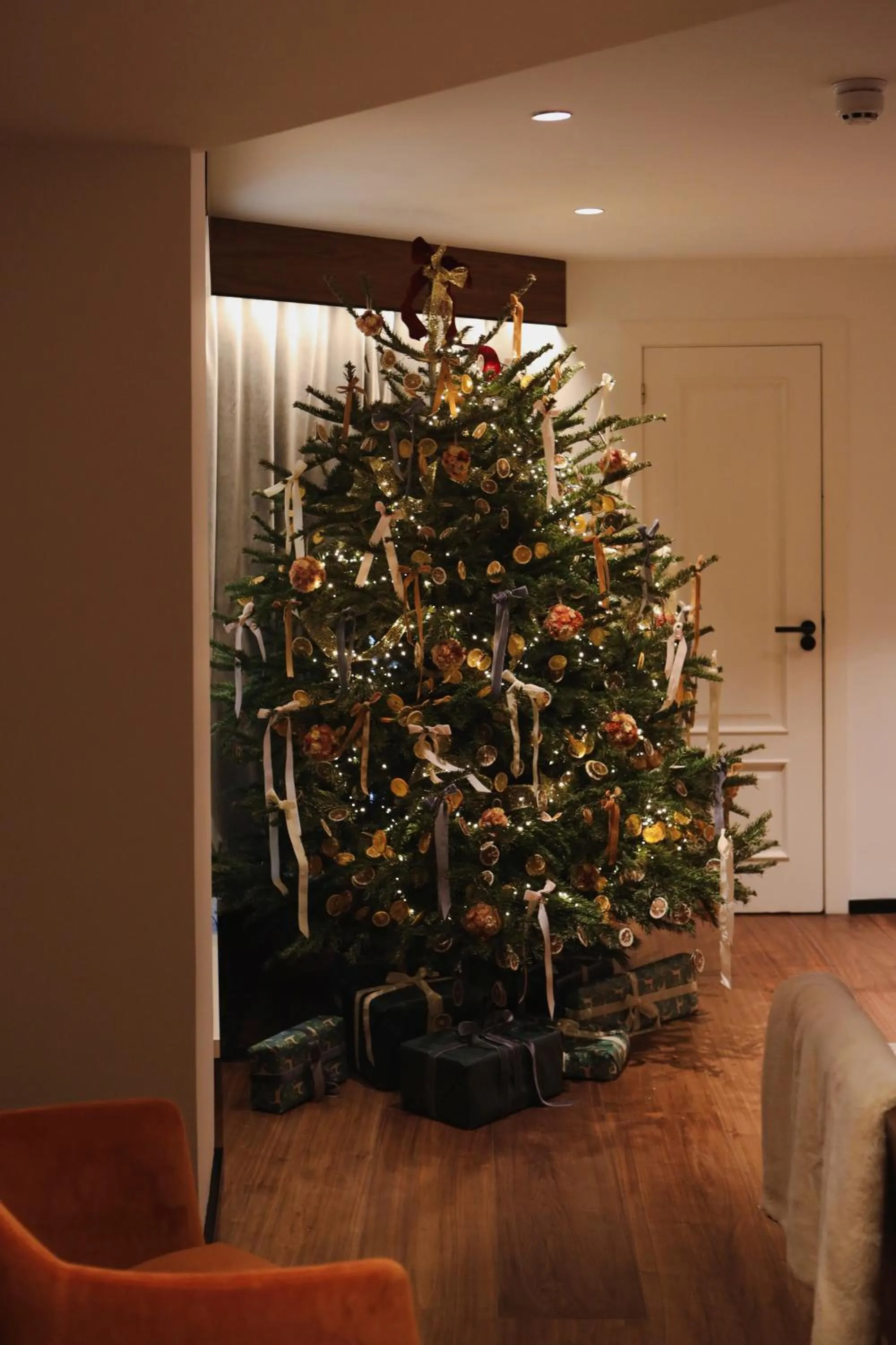 Living room in Melia White House Hotel
