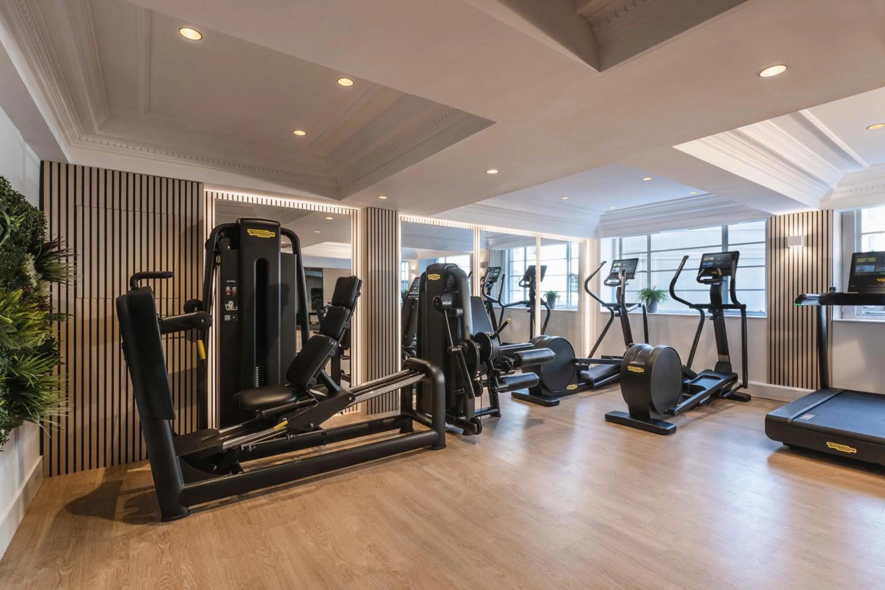 Fitness centre/facilities in Melia White House Hotel