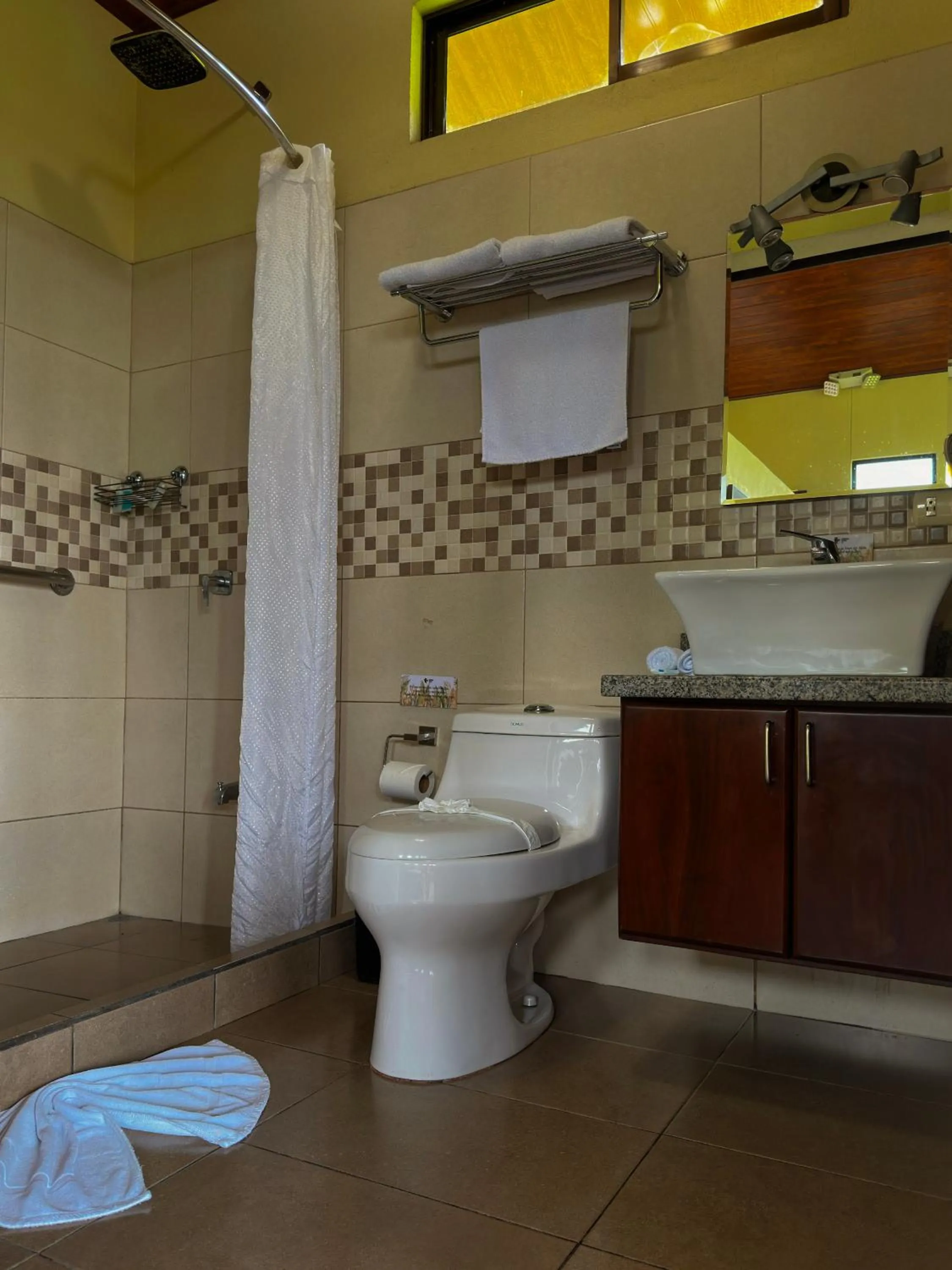 Bathroom in Arenal Roca Suites