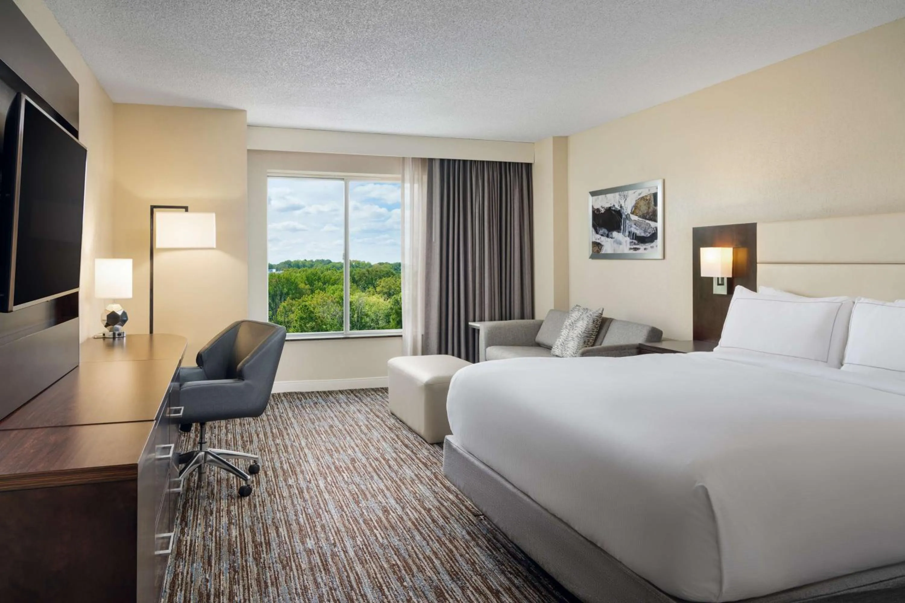 Bed in DoubleTree by Hilton Greensboro