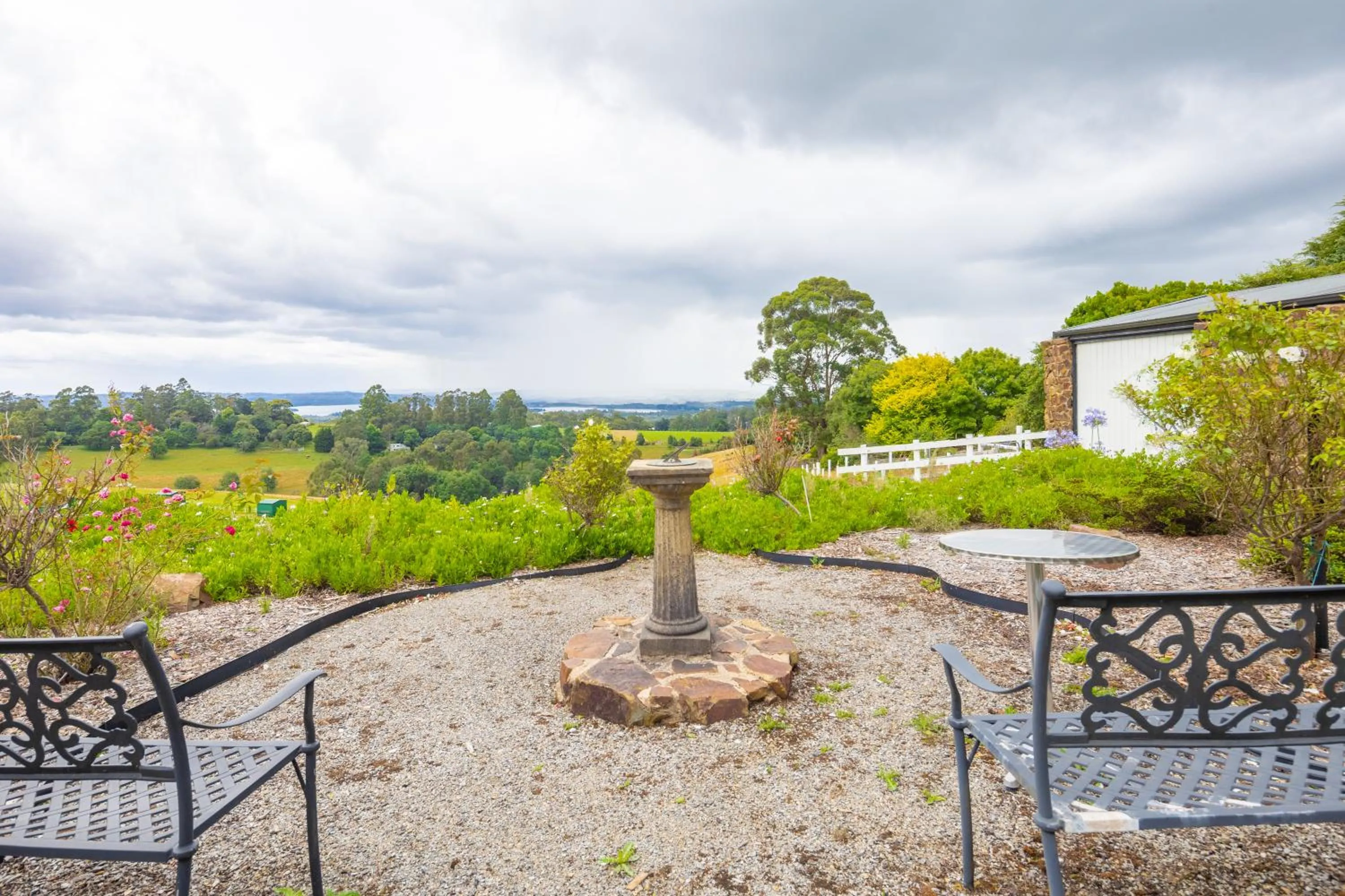Garden in A Cottage with a View at Tudor Ridge