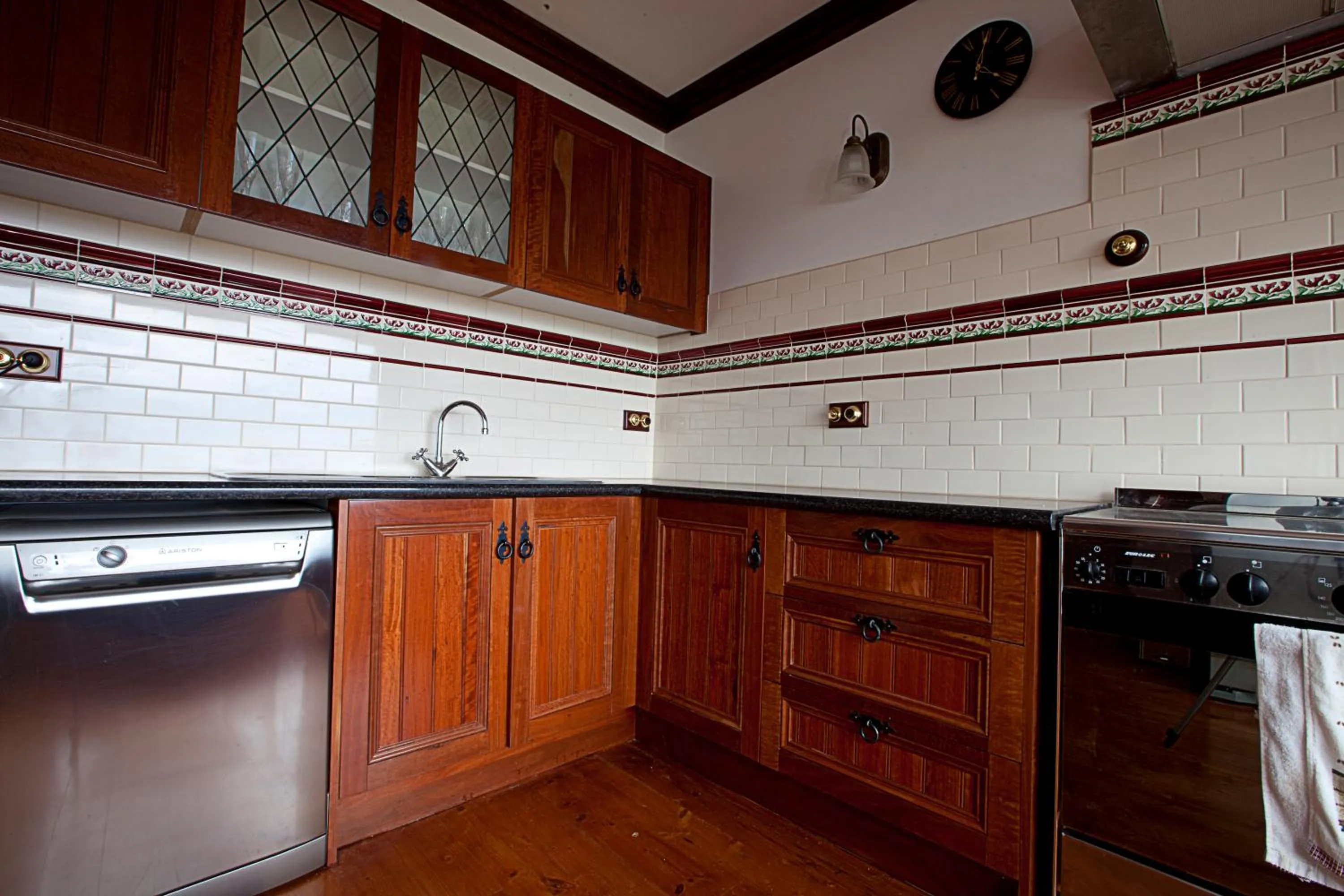 Kitchen or kitchenette in A Cottage with a View at Tudor Ridge