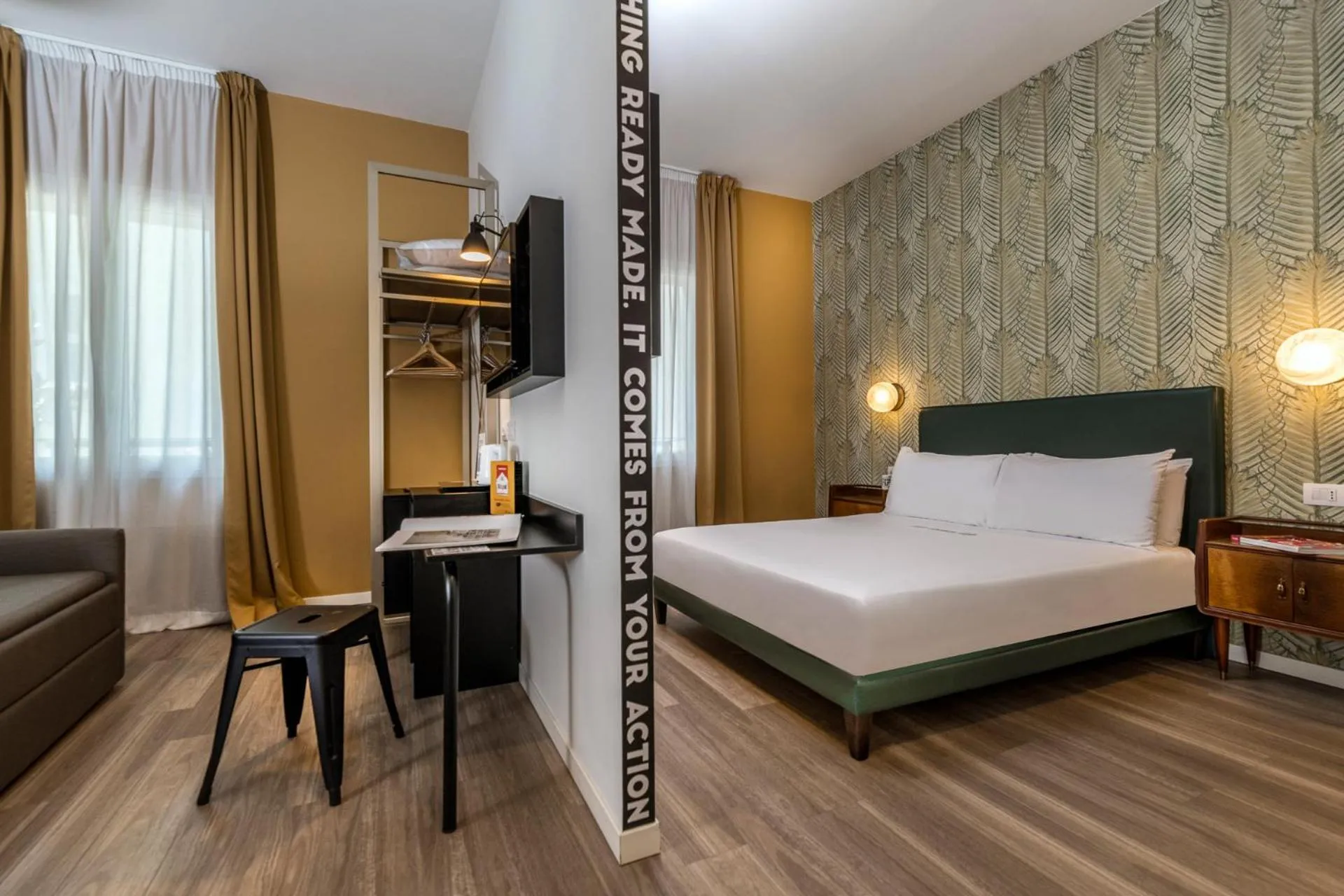 Photo of the whole room, Bed in Up Hotel