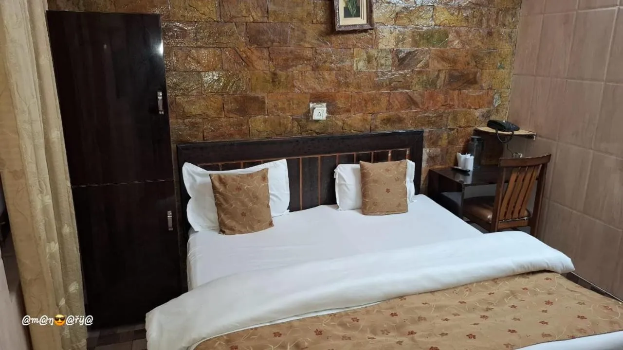 Photo of the whole room, Bed in Hotel Embassy