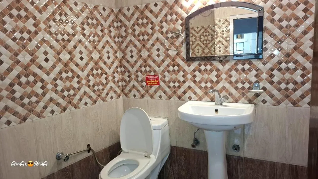 Bathroom in Hotel Embassy