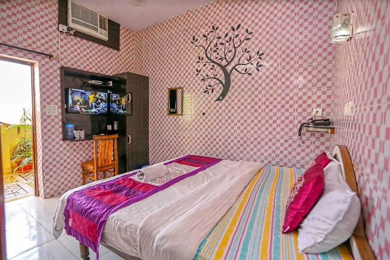 Bed in Hotel Embassy