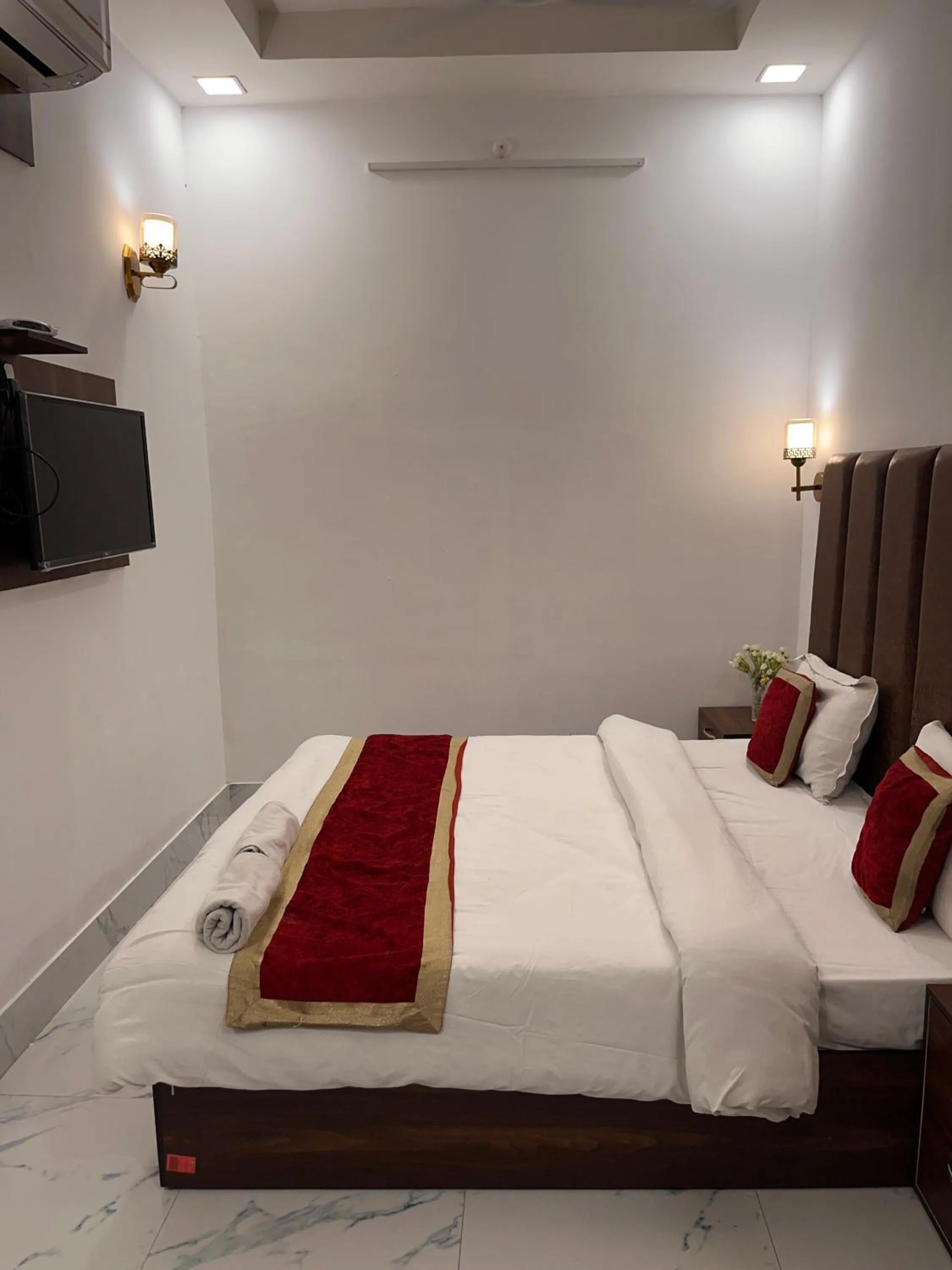 Bed in Hotel Embassy