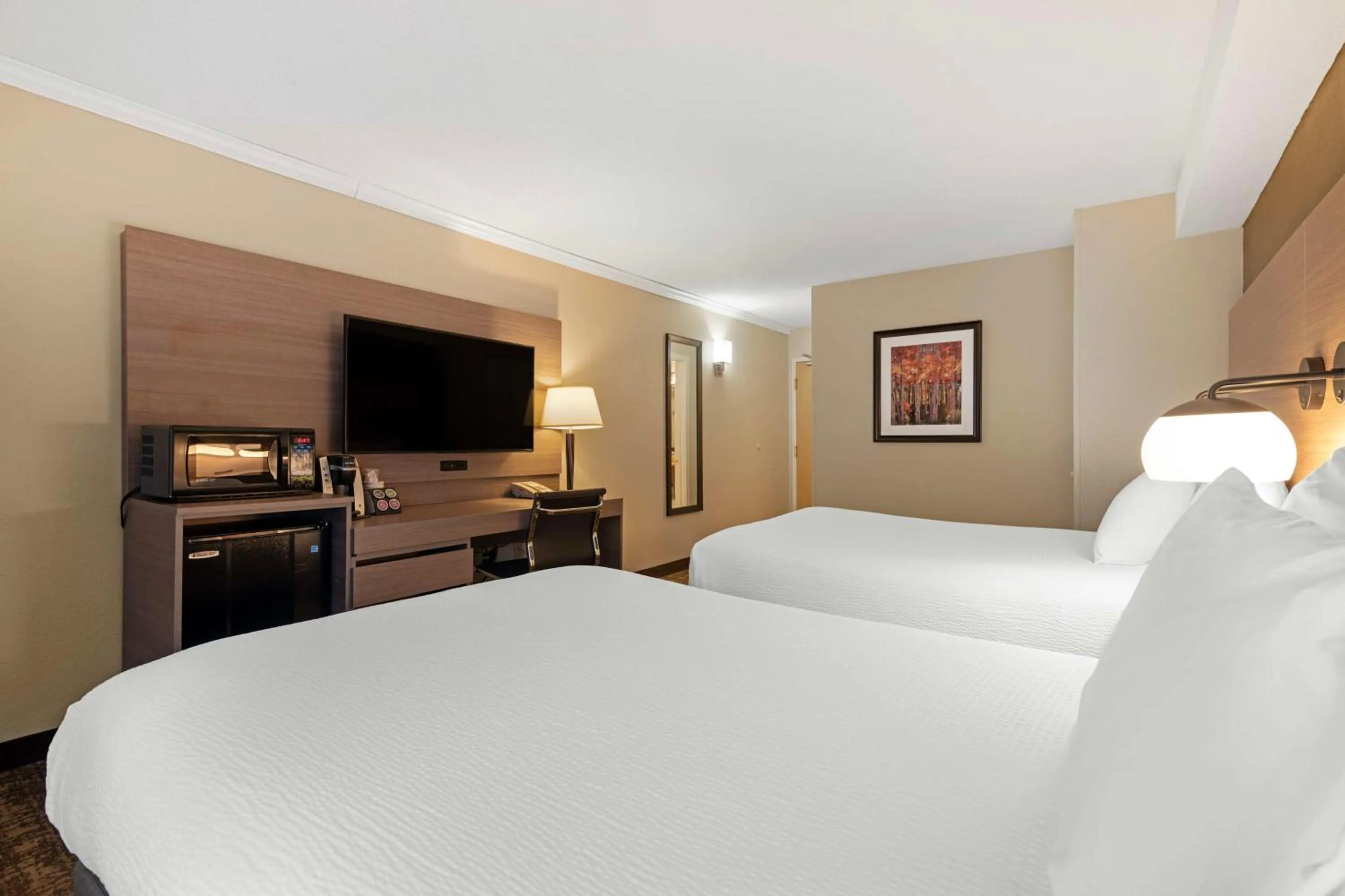 Bedroom, Bed in Best Western Plus Windjammer Inn & Conference Center