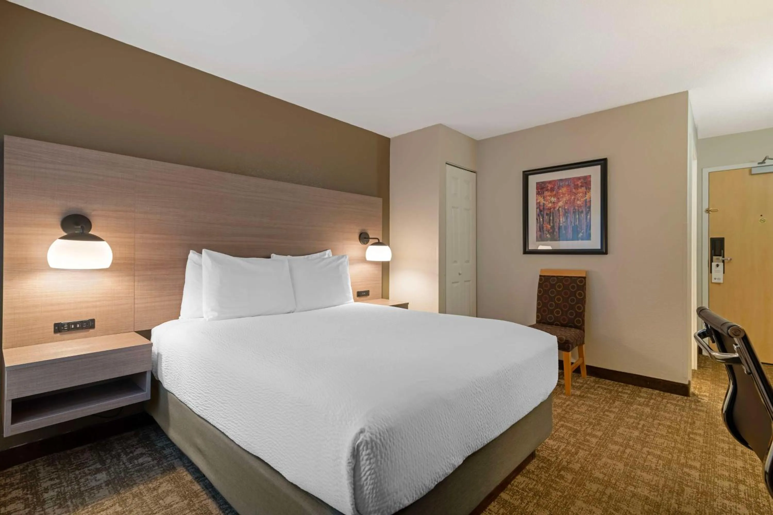 Bedroom, Bed in Best Western Plus Windjammer Inn & Conference Center