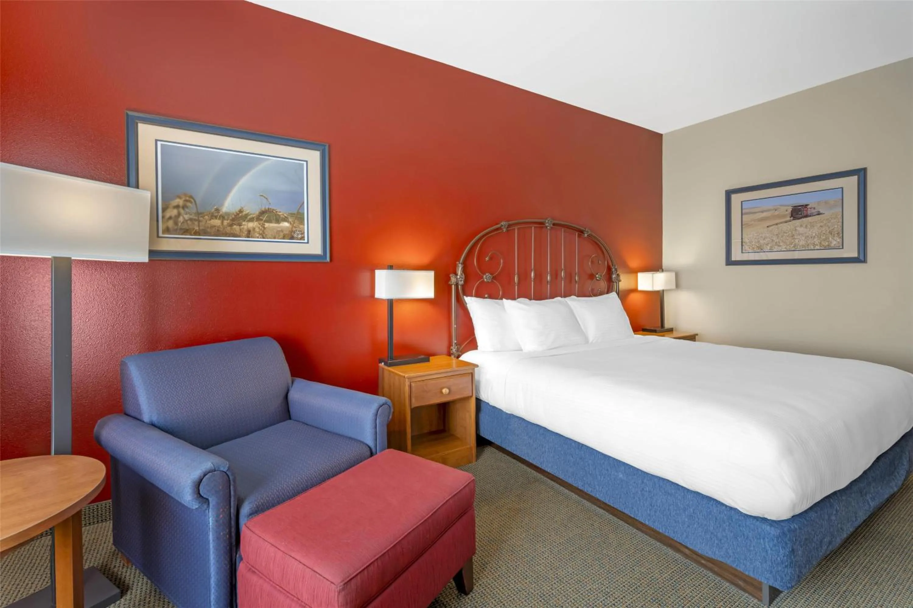 Bedroom, Bed in Best Western Bronco Inn