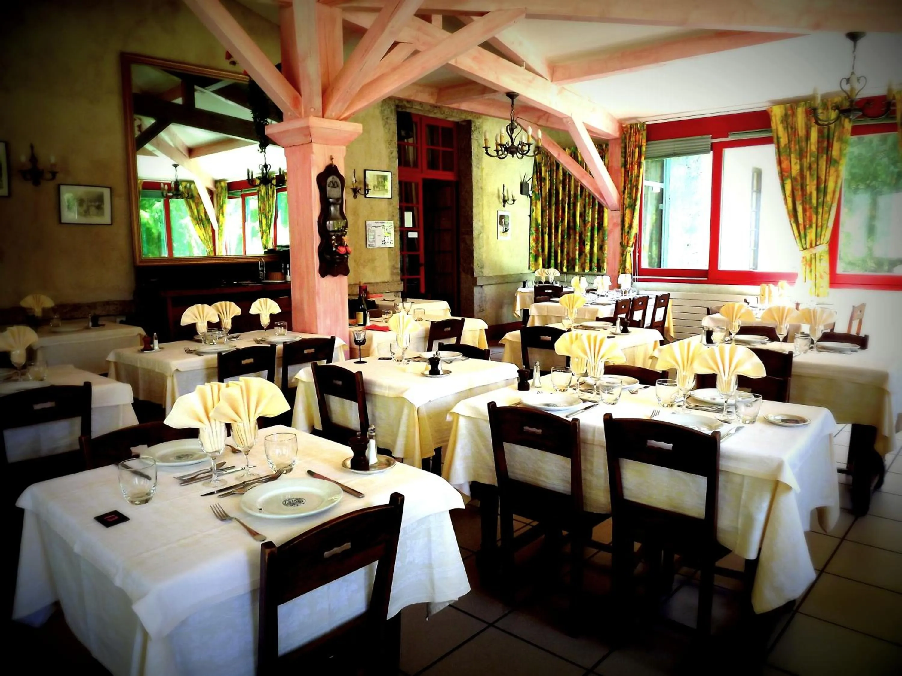Restaurant/places to eat in Chateau De La Muzelle