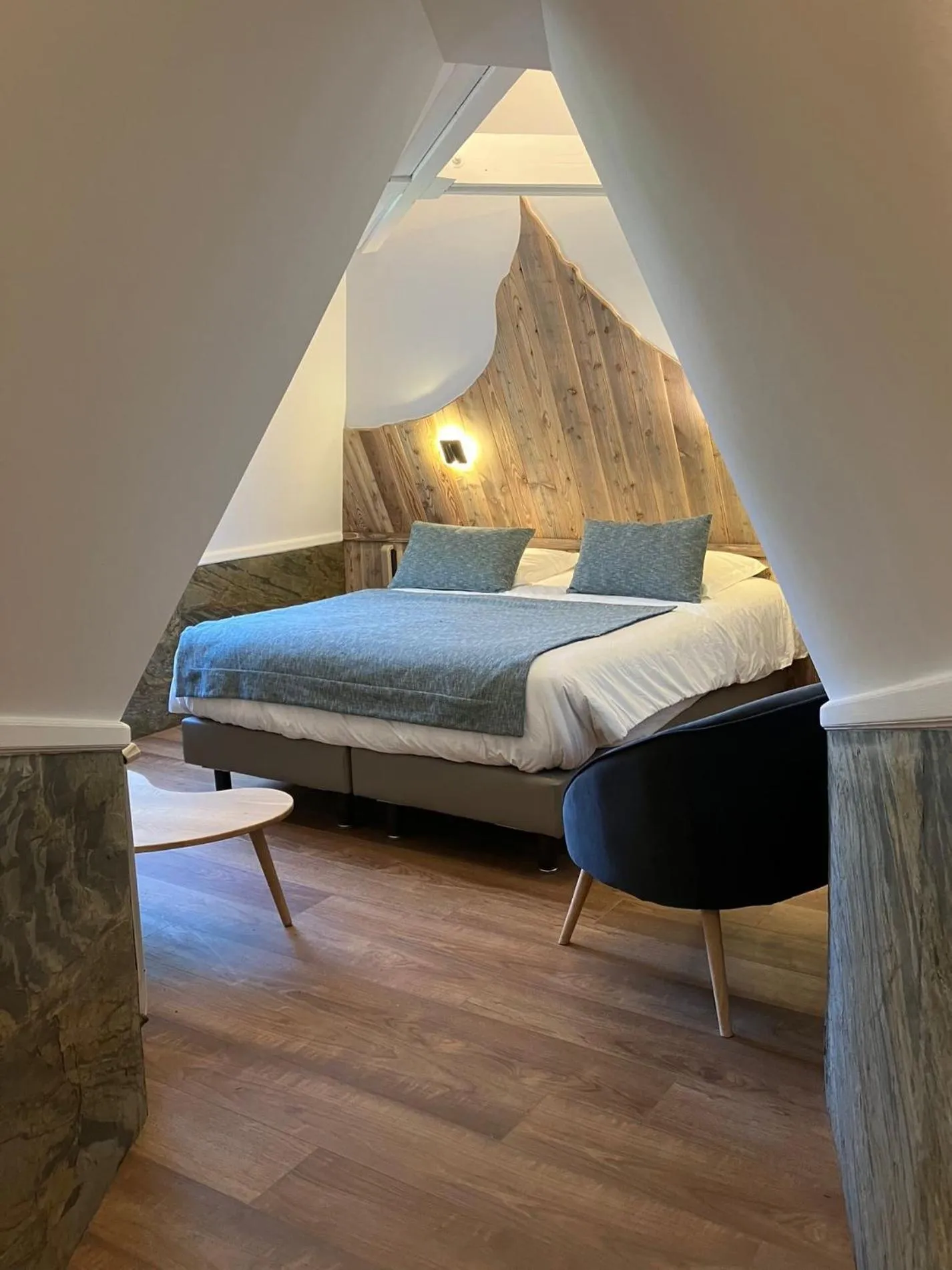 Photo of the whole room, Bed in Chateau De La Muzelle