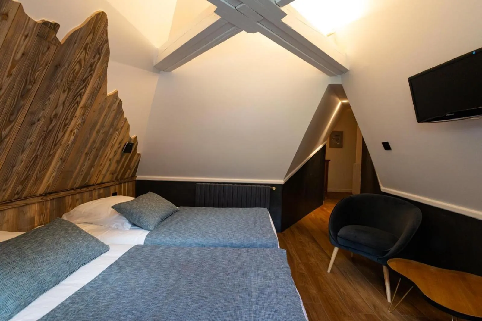 Photo of the whole room, Bed in Chateau De La Muzelle