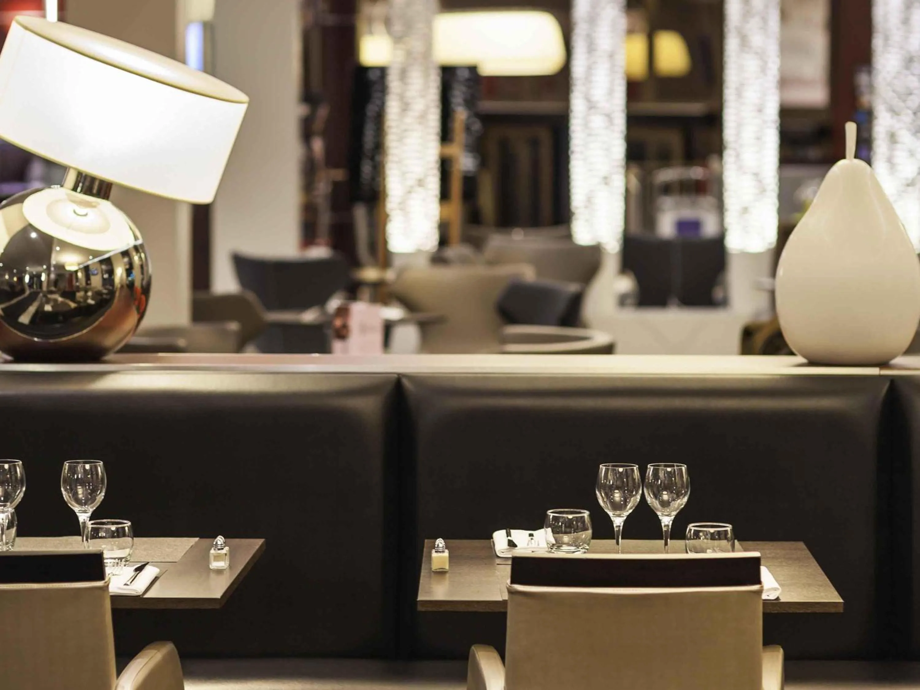 Lounge or bar in Novotel SPA Rennes Centre Gare